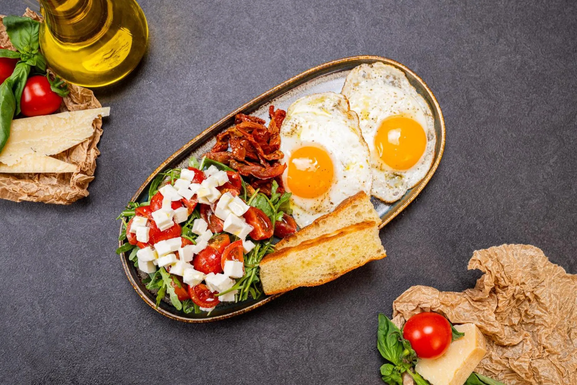 Food and drinks in HOW Boutique and Hotel