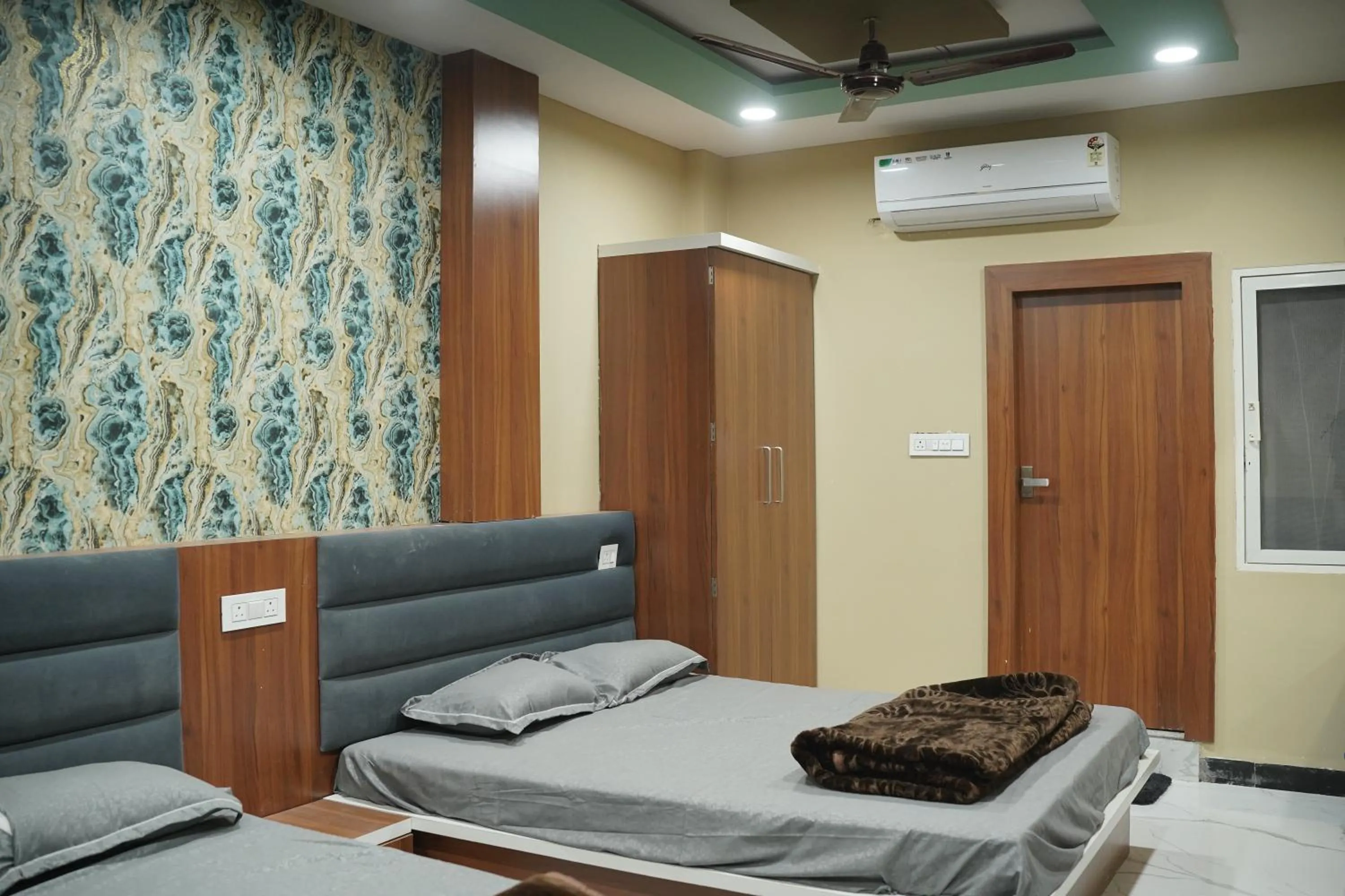 Hotel Shree Radhe Krishna
