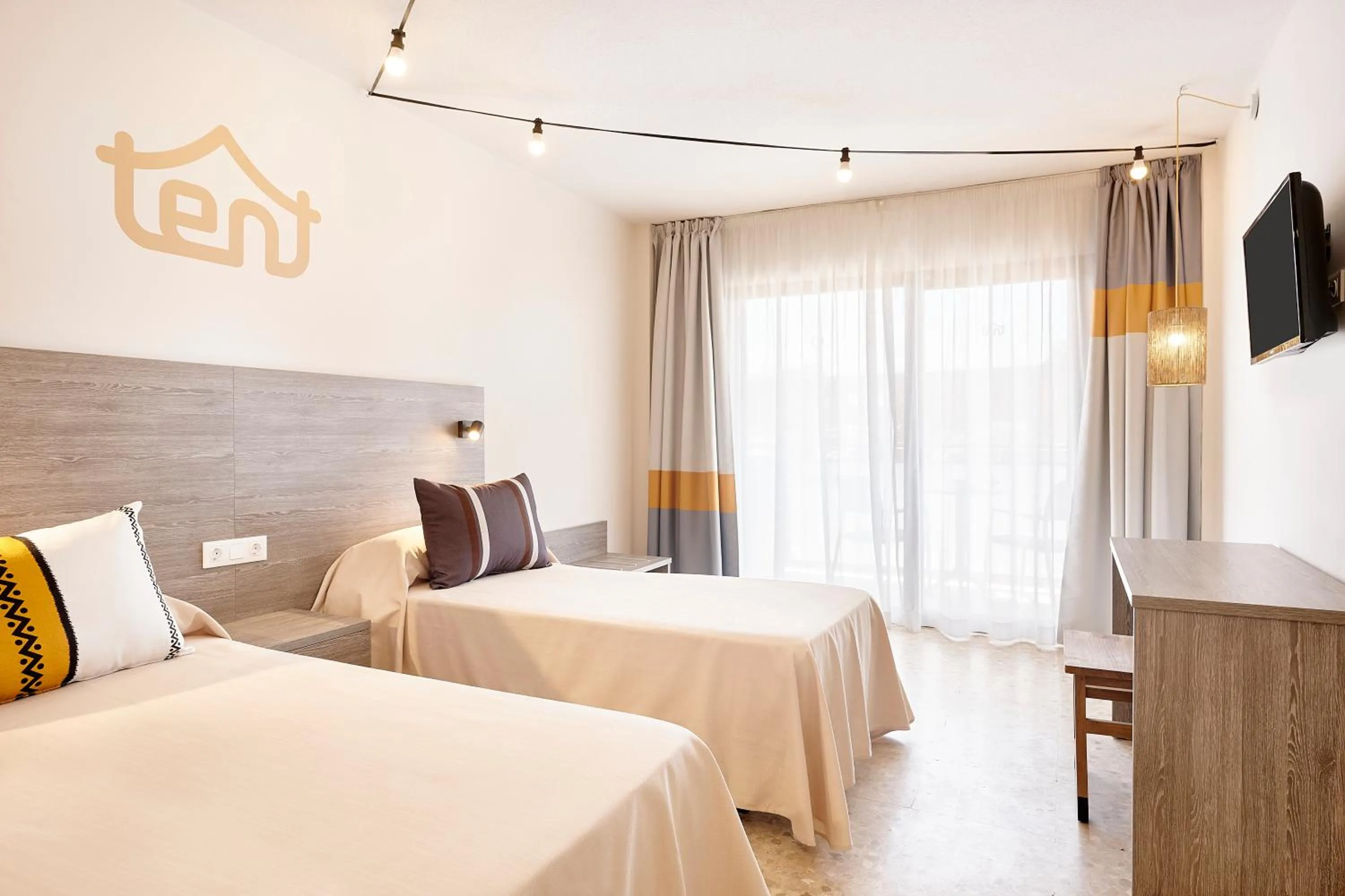 Photo of the whole room, Bed in tent Torremolinos