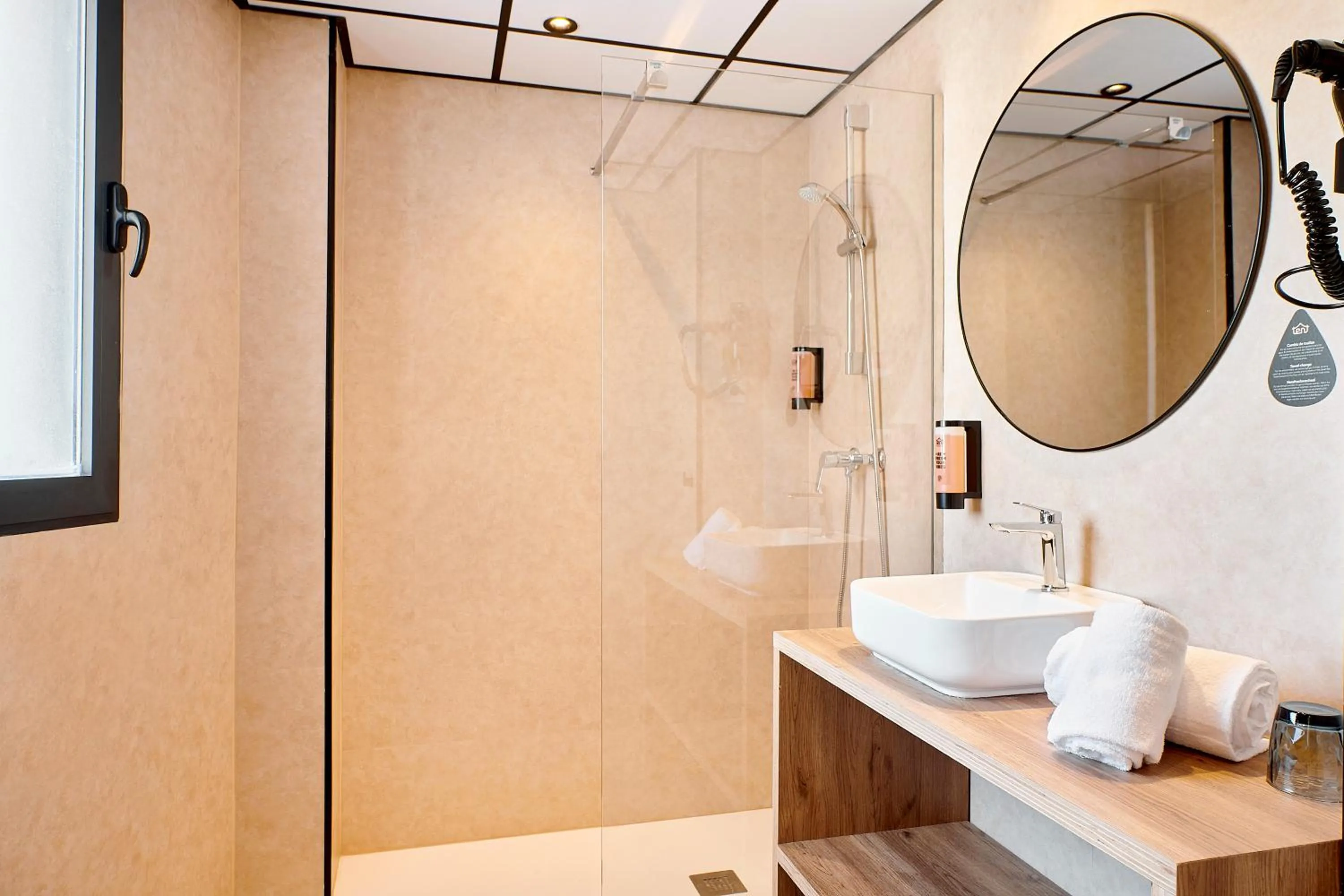 Shower in tent Torremolinos