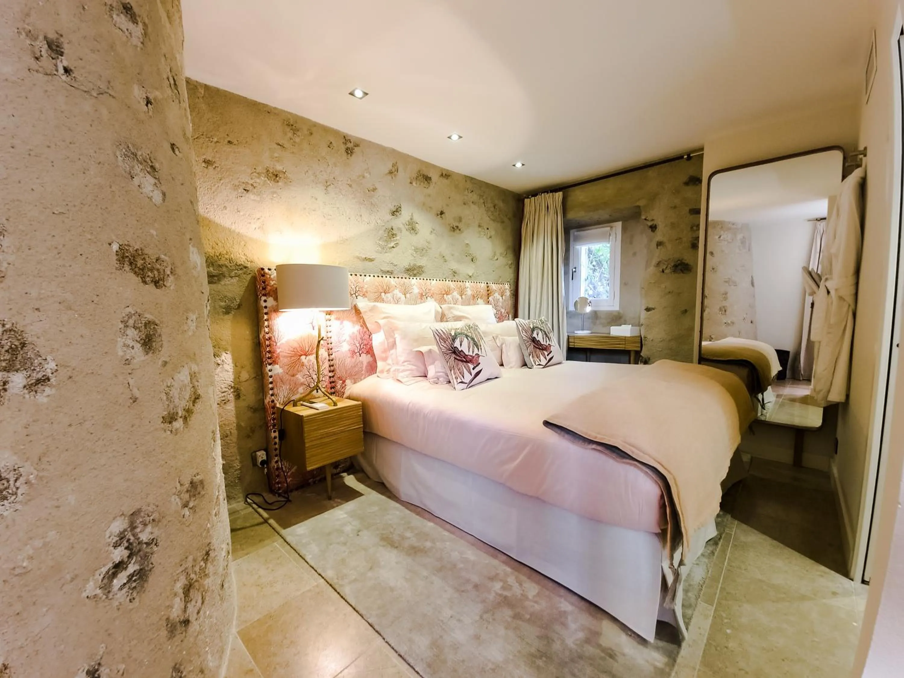 Bedroom, Bed in Le Yaca Saint-Tropez