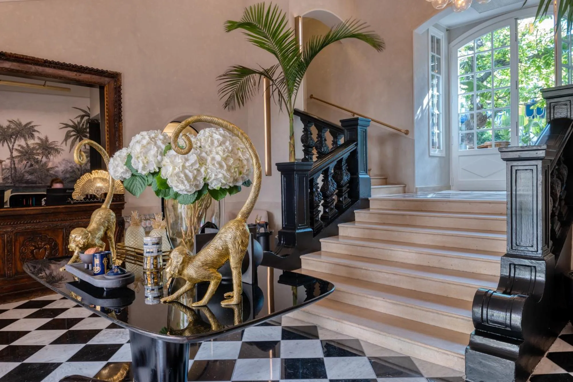 Lobby or reception in Le Yaca Saint-Tropez