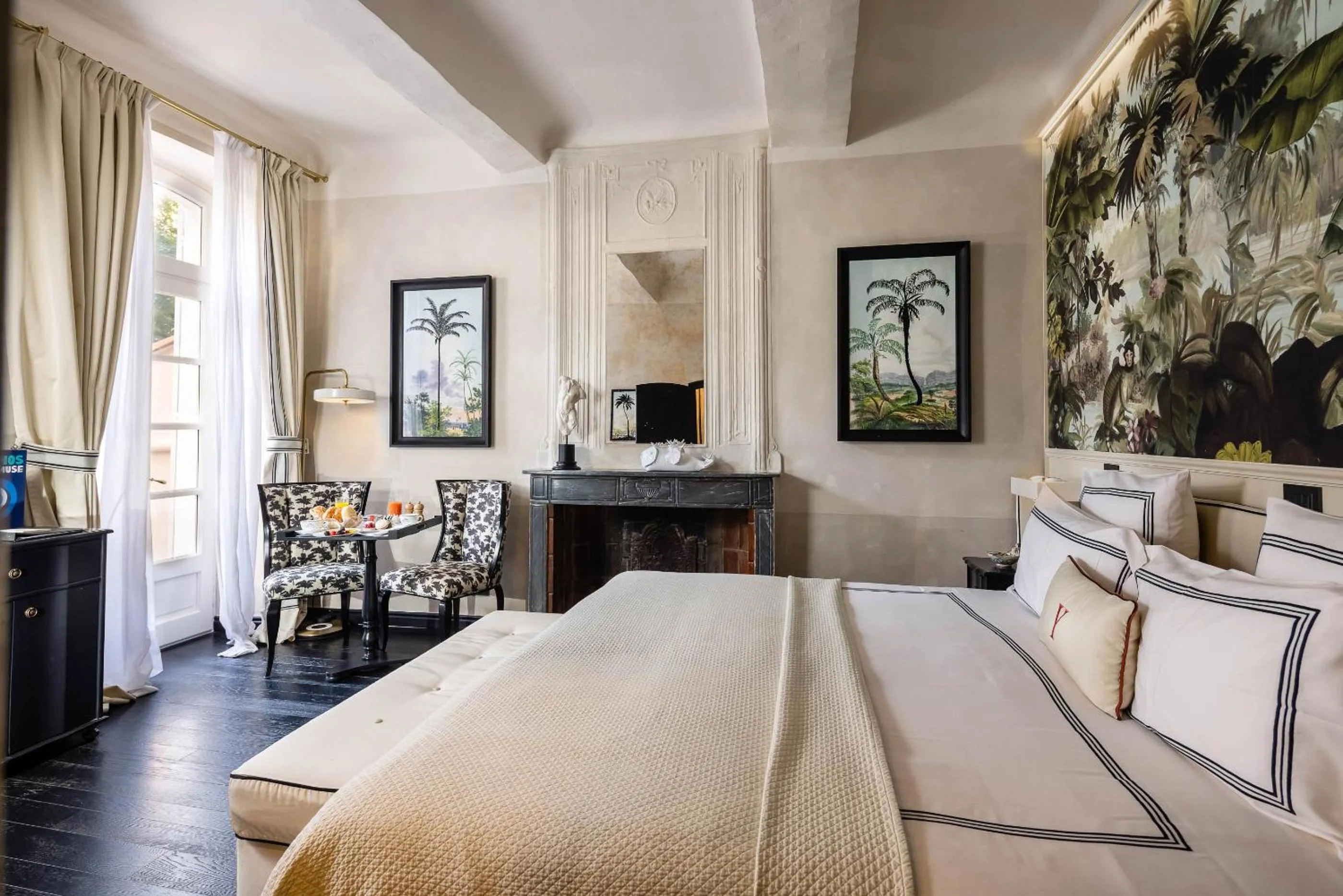 Bedroom, Bed in Le Yaca Saint-Tropez