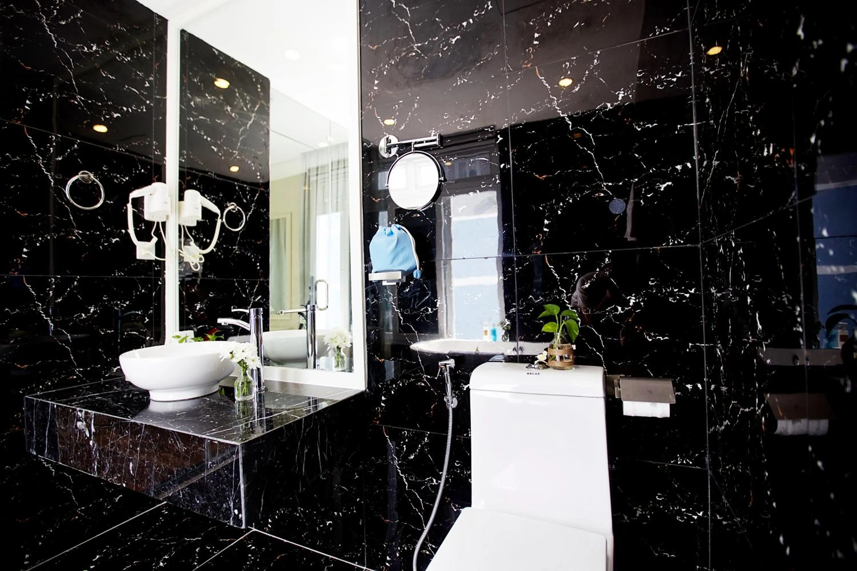 Bathroom in Palmier Hotel - Art House Da Nang