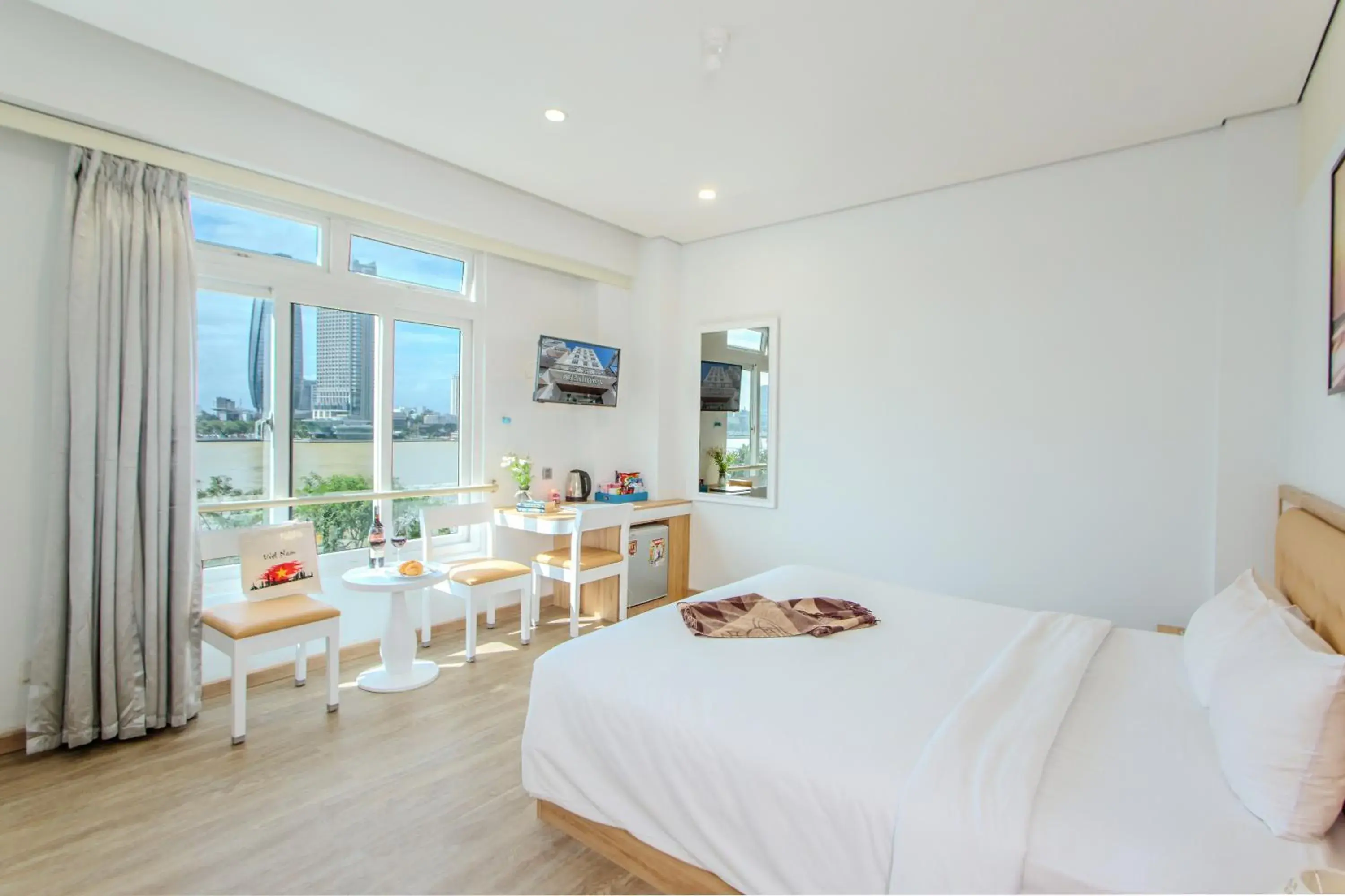 Premier Room with River View in Palmier Hotel - Art House Da Nang Premier Room with River View in Palmier Hotel - Art House Da Nang