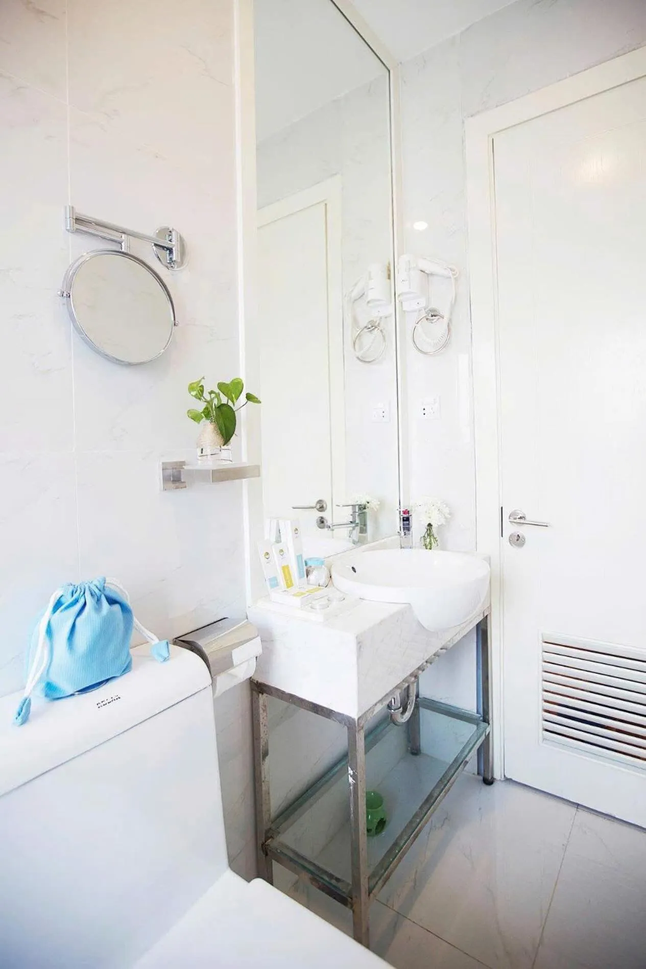 Shower in Palmier Hotel - Art House Da Nang