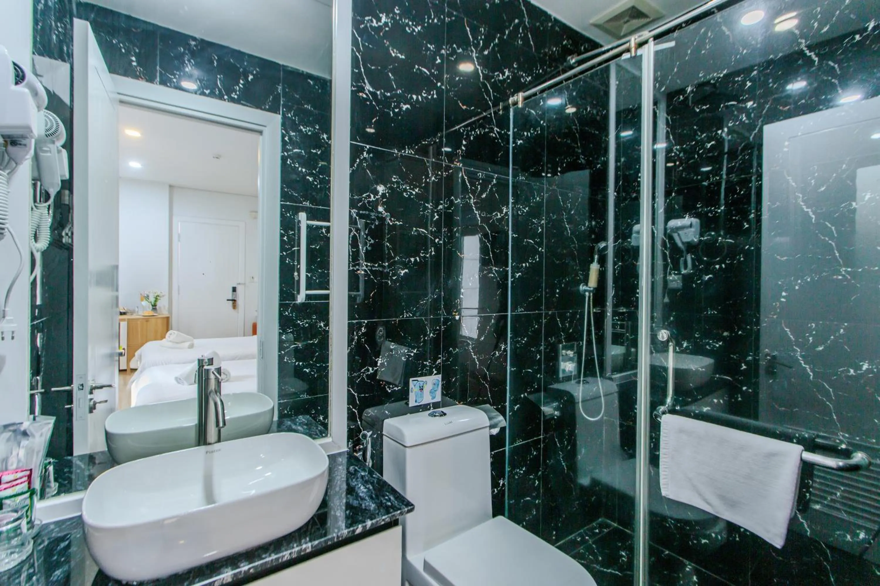 Bathroom in Palmier Hotel - Art House Da Nang