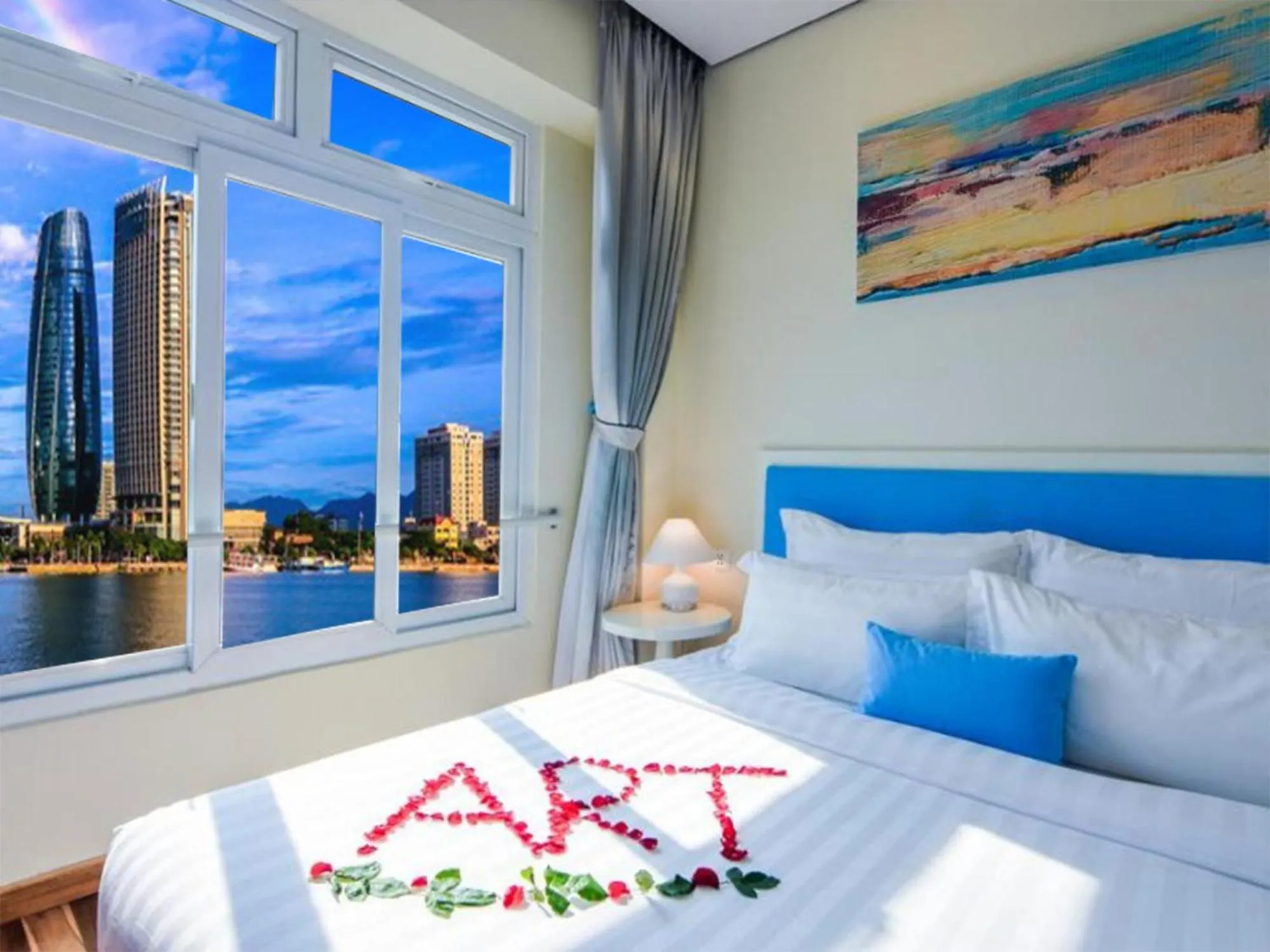 Bed in Palmier Hotel - Art House Da Nang