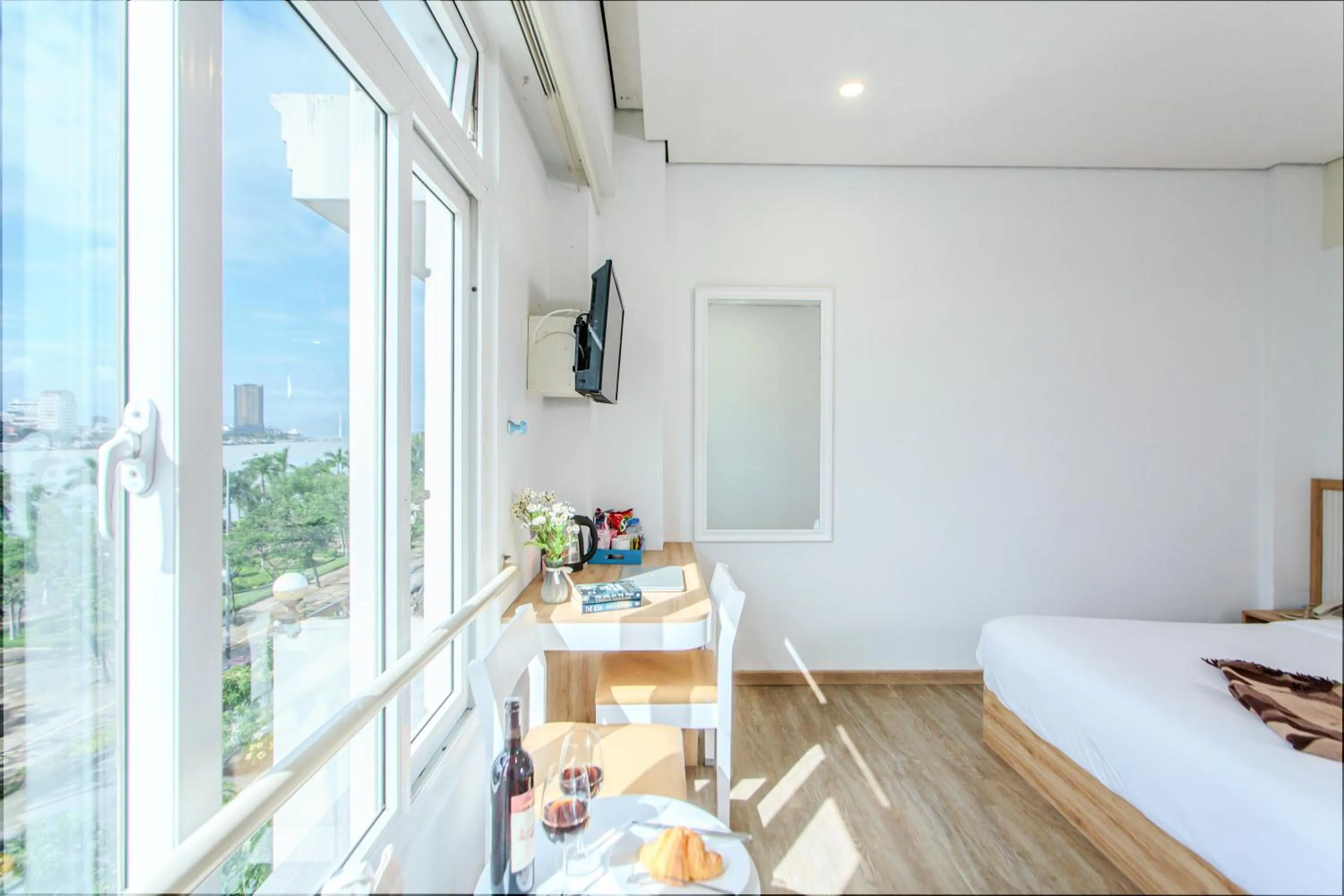 Bedroom, Bed in Palmier Hotel - Art House Da Nang