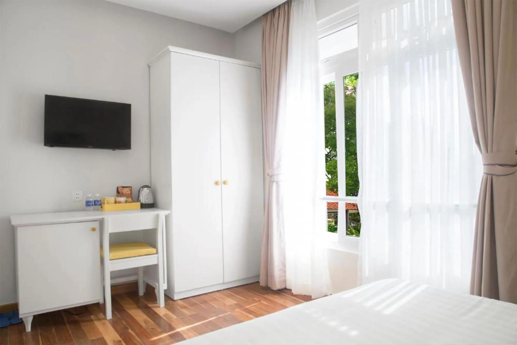 Bedroom, Bed in Palmier Hotel - Art House Da Nang