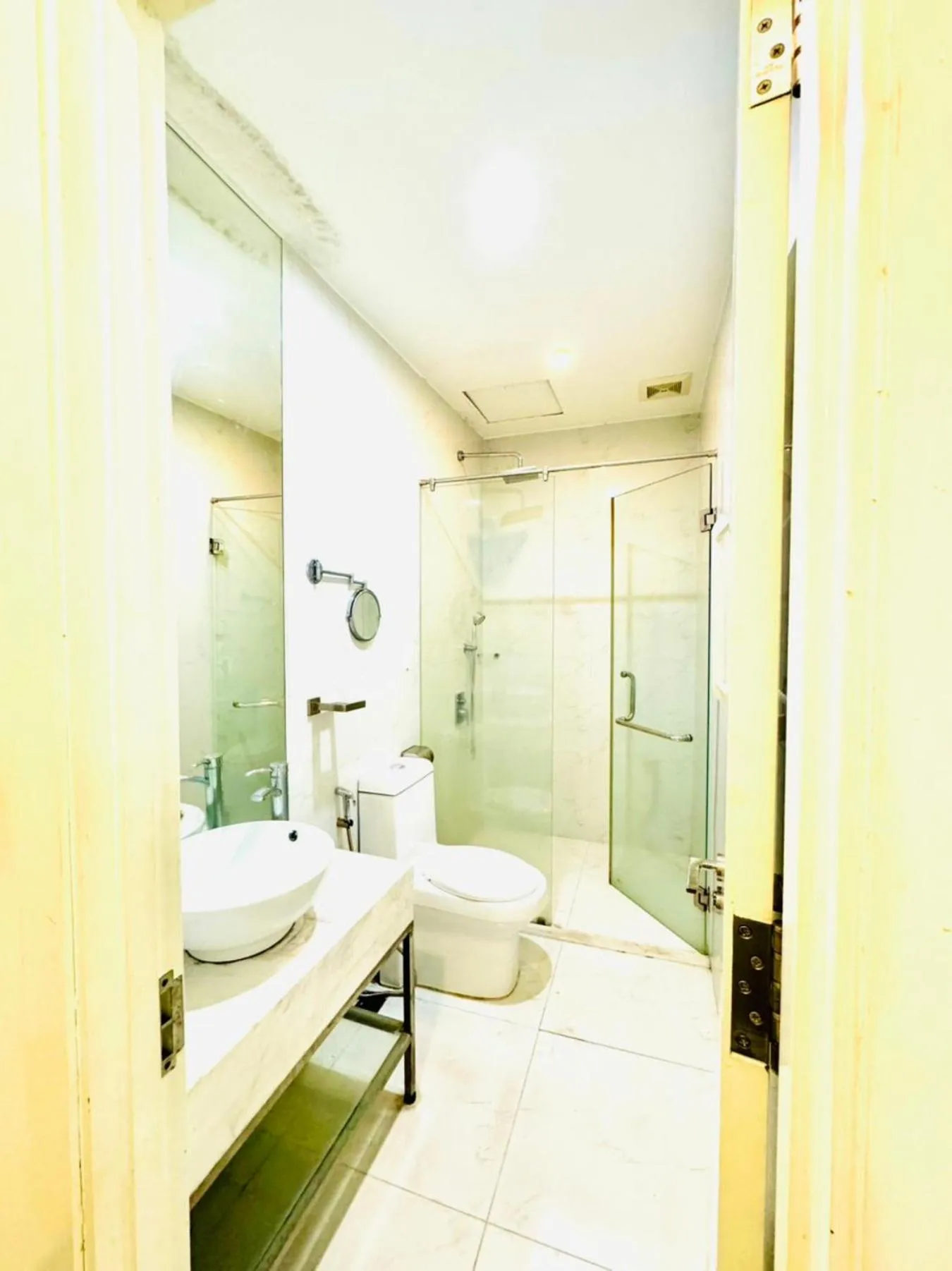 Toilet in Palmier Hotel - Art House Da Nang