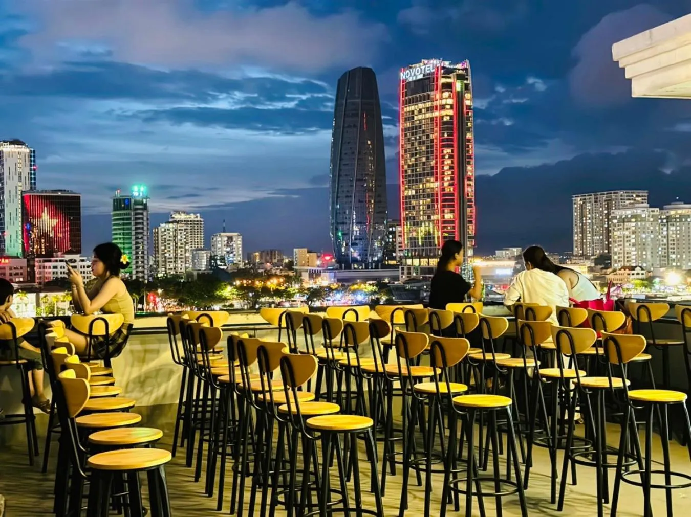 Restaurant/places to eat in Palmier Hotel - Art House Da Nang