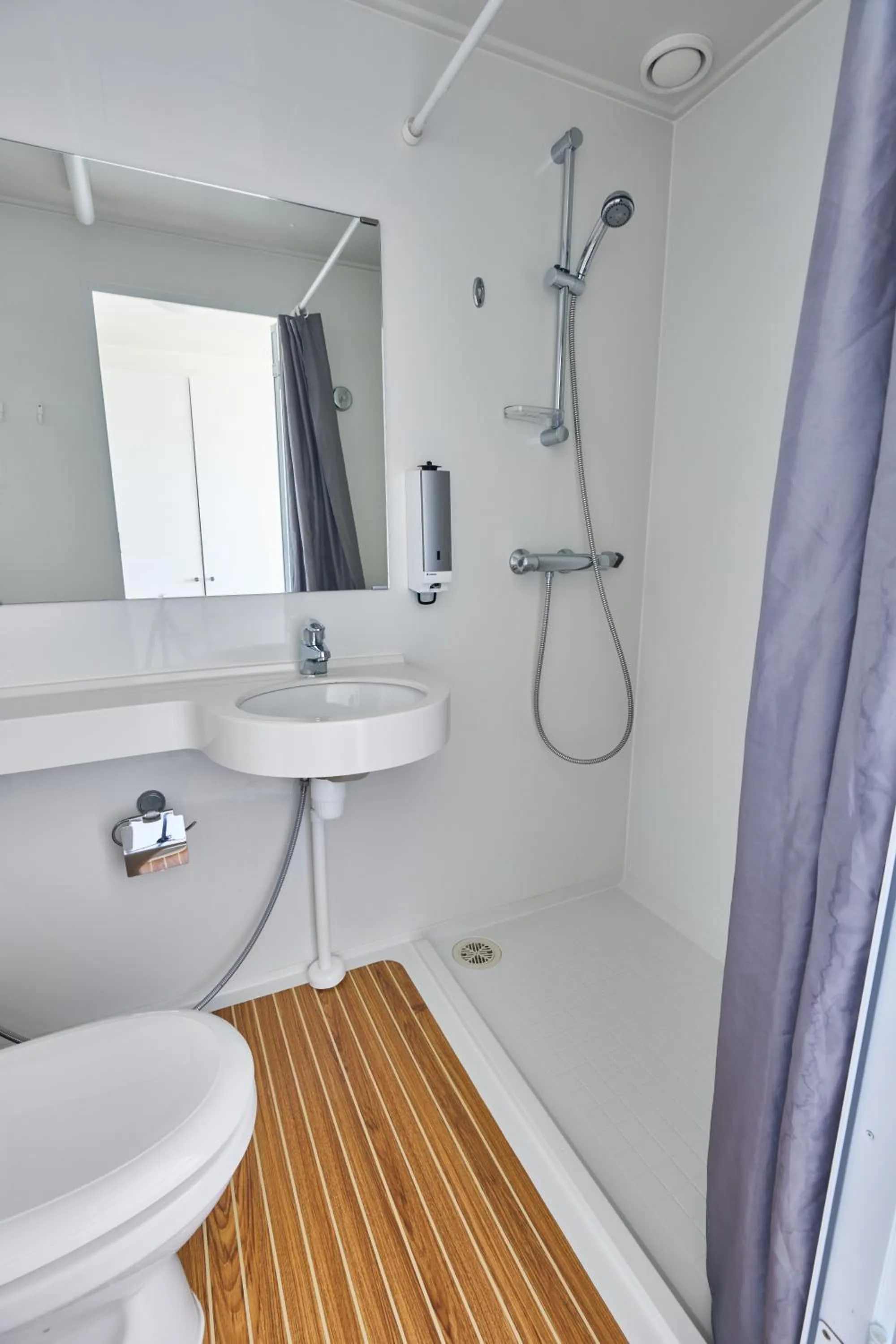 Shower in Töölö Towers