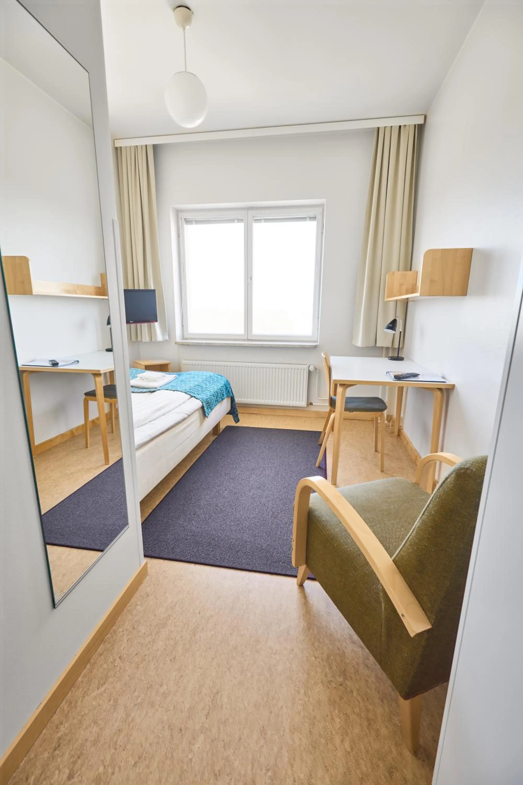 Photo of the whole room, Bed in Töölö Towers