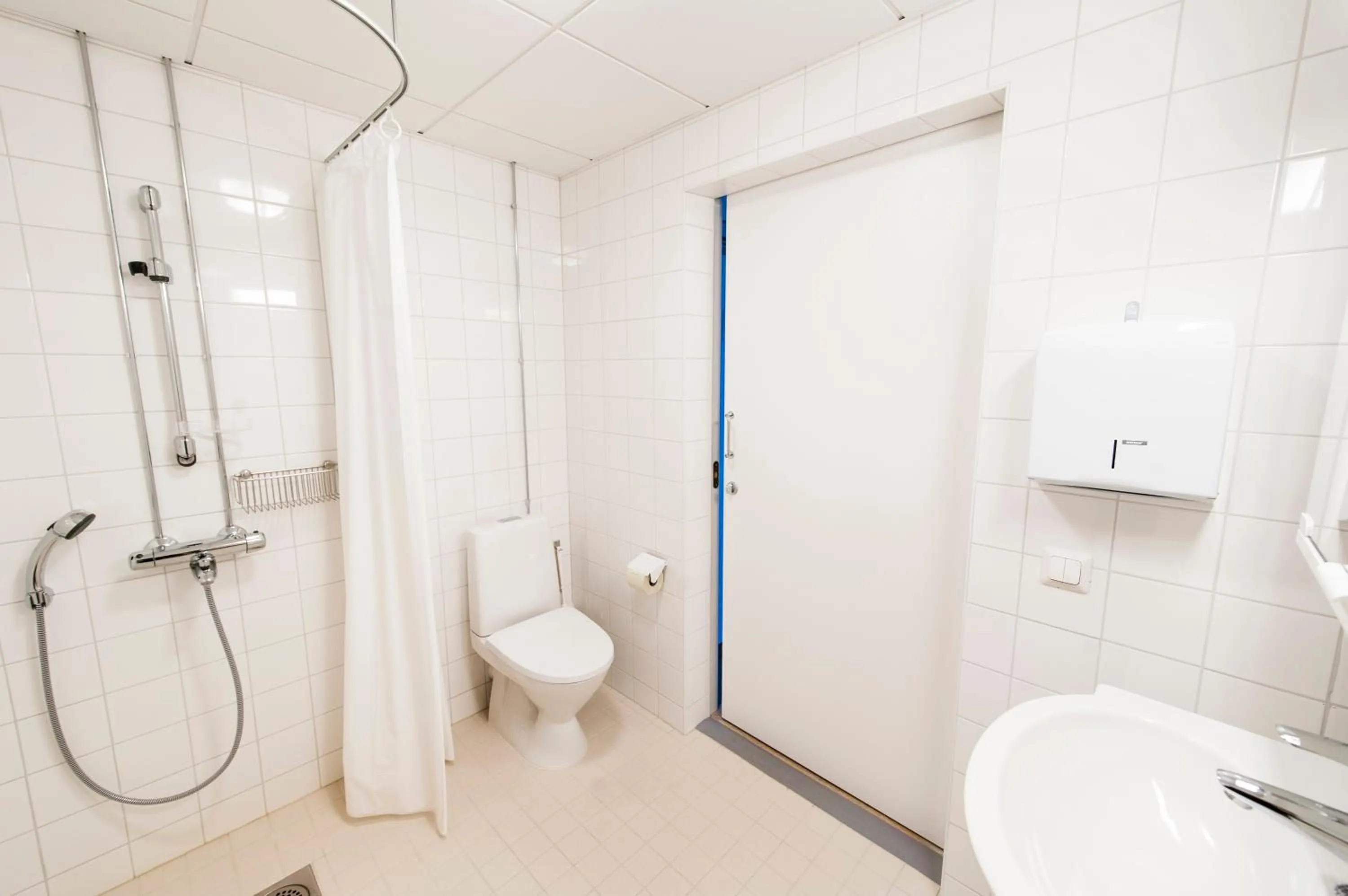 Shower in Töölö Towers