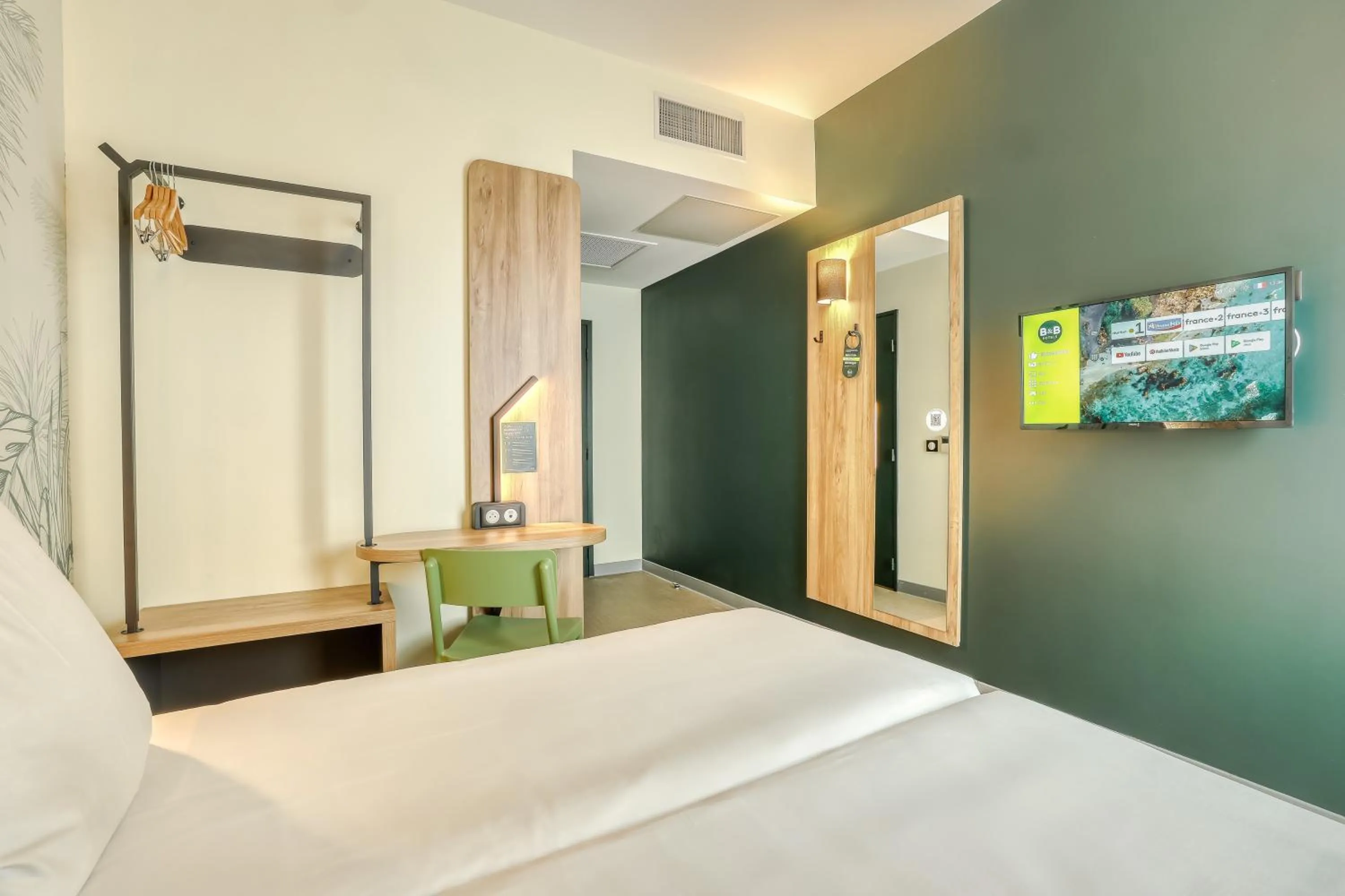 Bed in B&B HOTEL La Réunion Aéroport