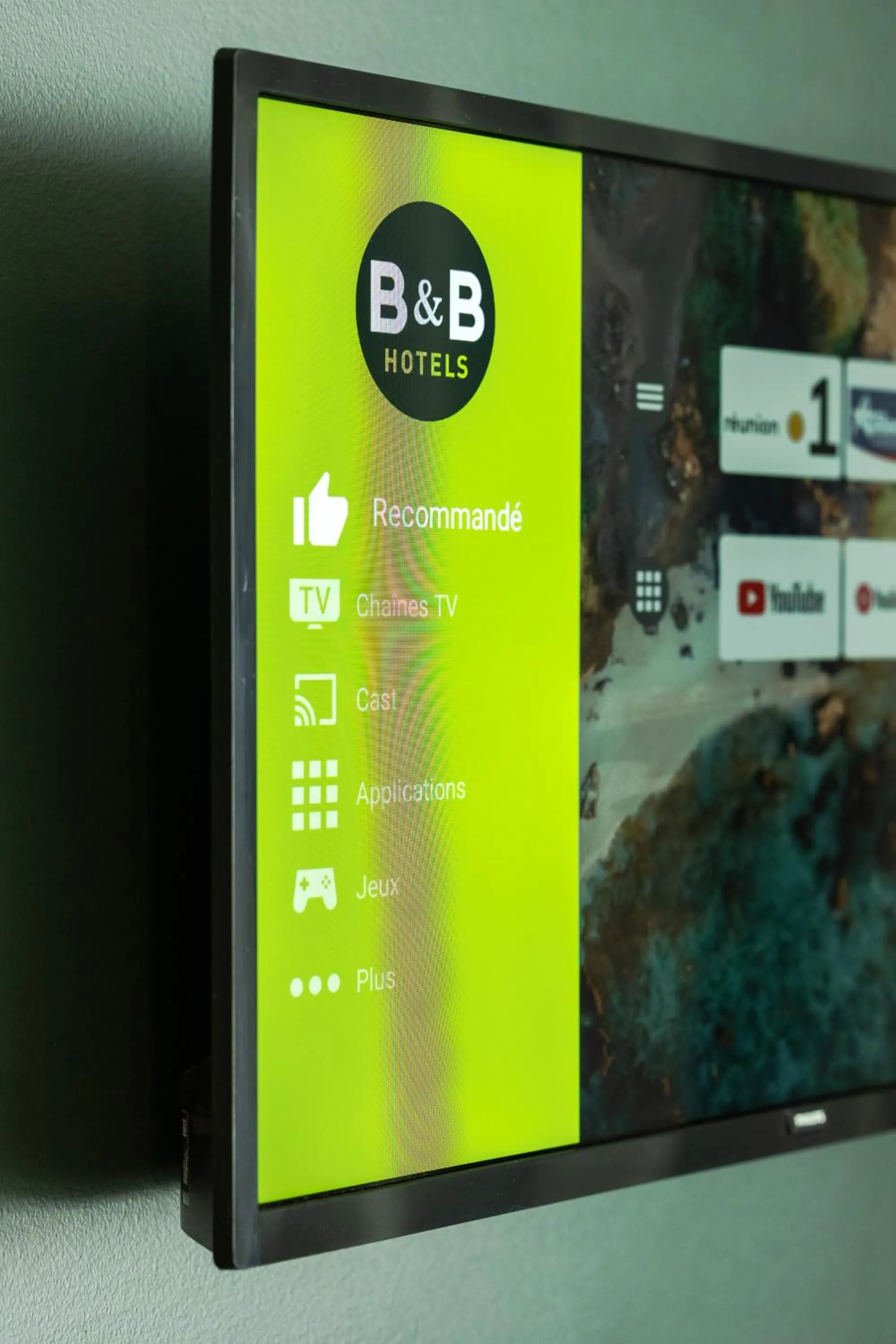 TV and multimedia in B&B HOTEL La Réunion Aéroport