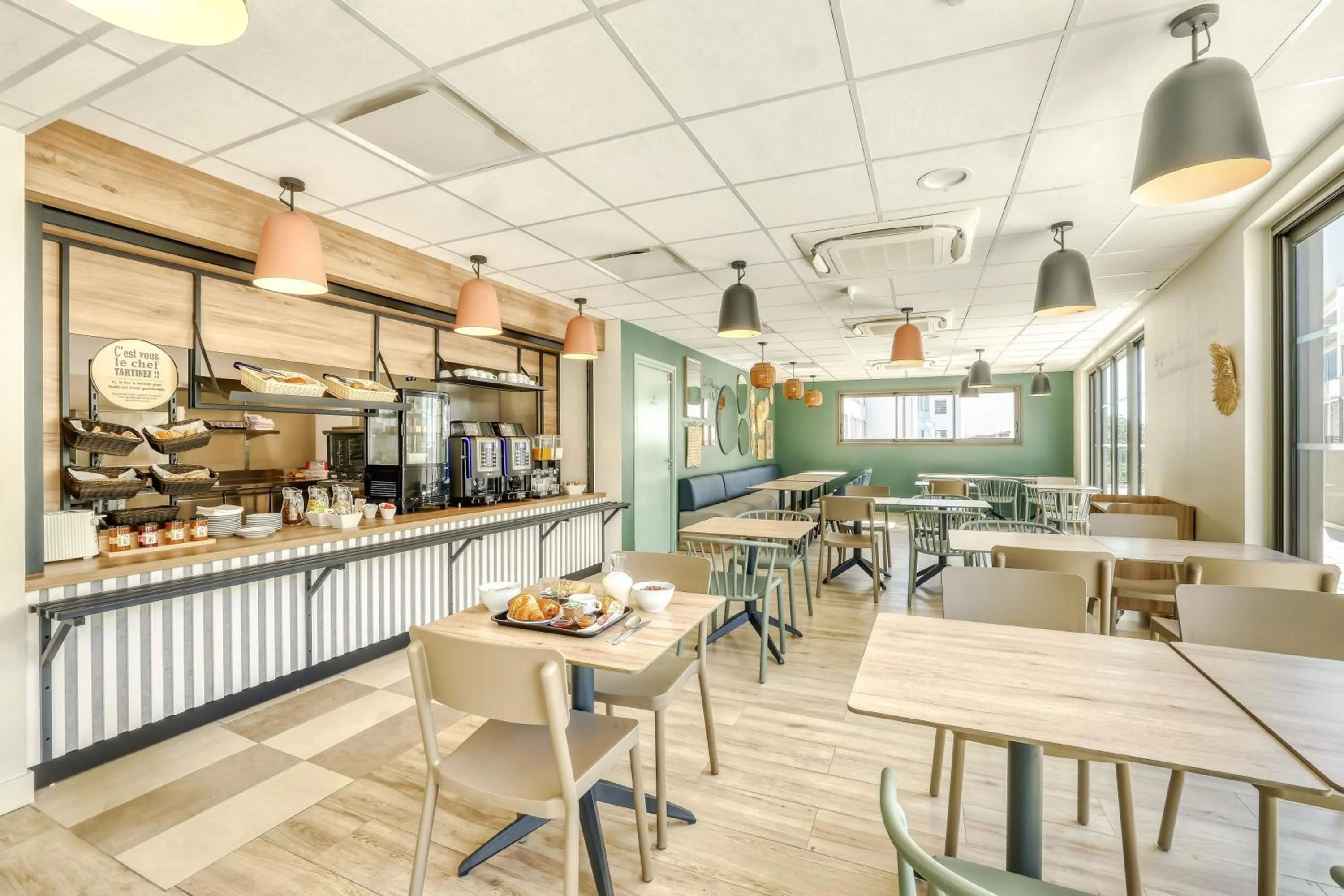 Breakfast in B&B HOTEL La Réunion Aéroport