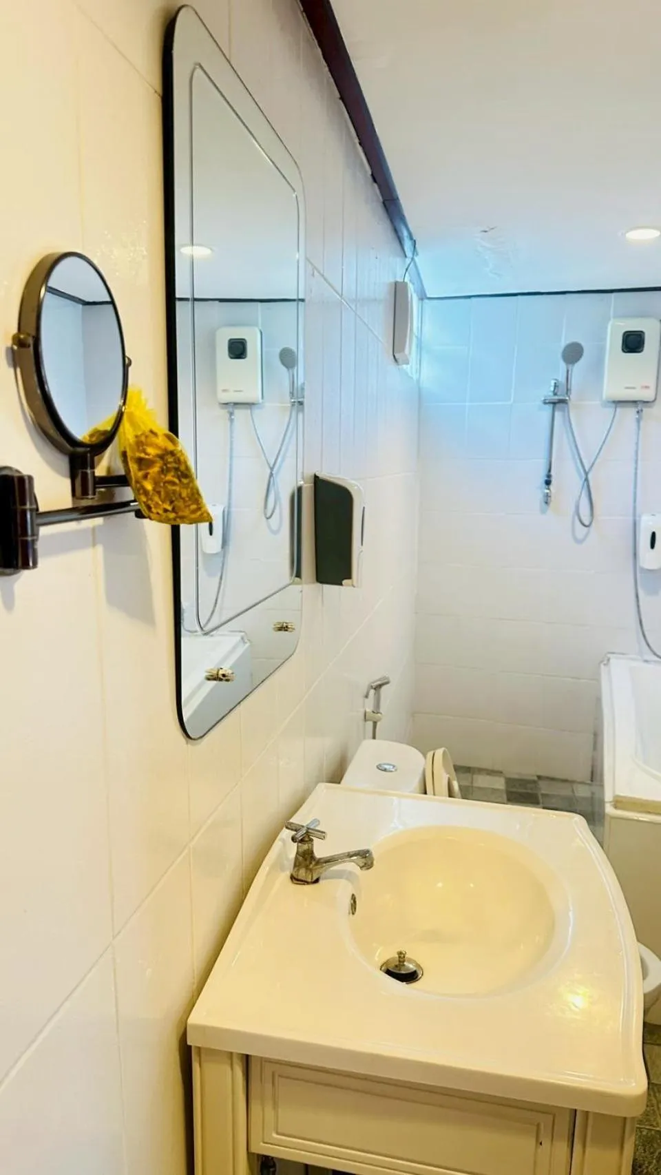 Shower in The Windsor Boutique Resort