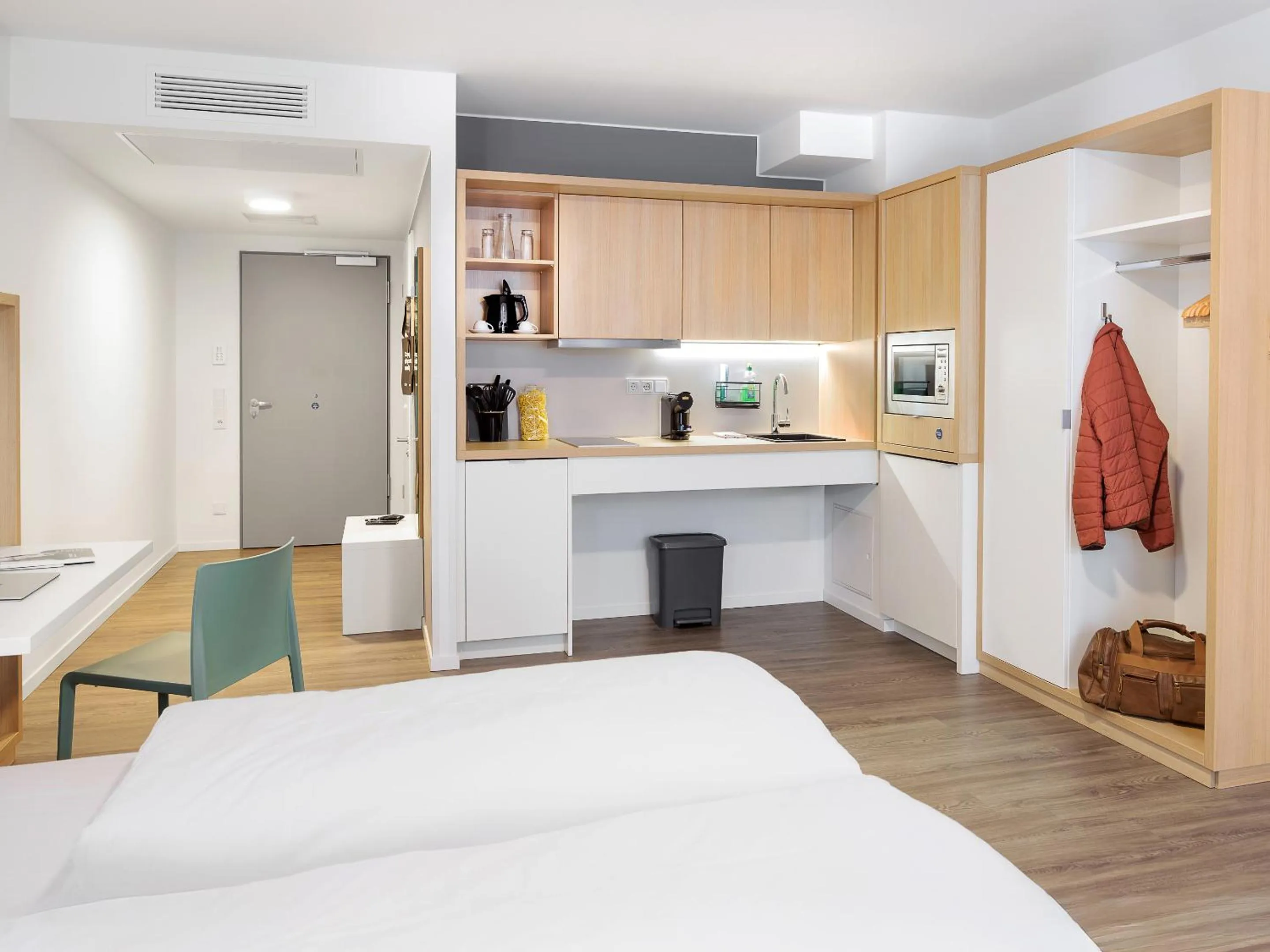 Photo of the whole room, Bed in smartments Hamburg Hamm