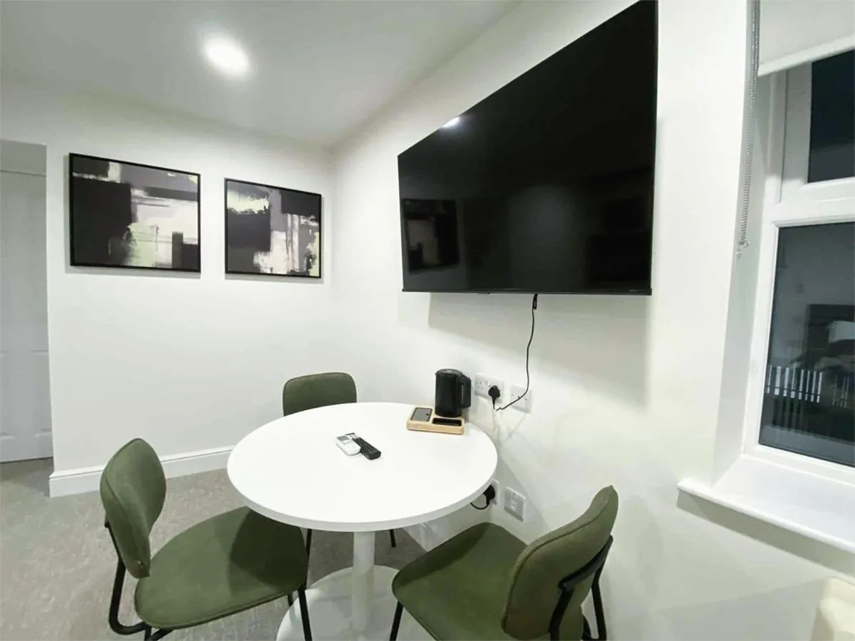 TV and multimedia in Hilltop Haven