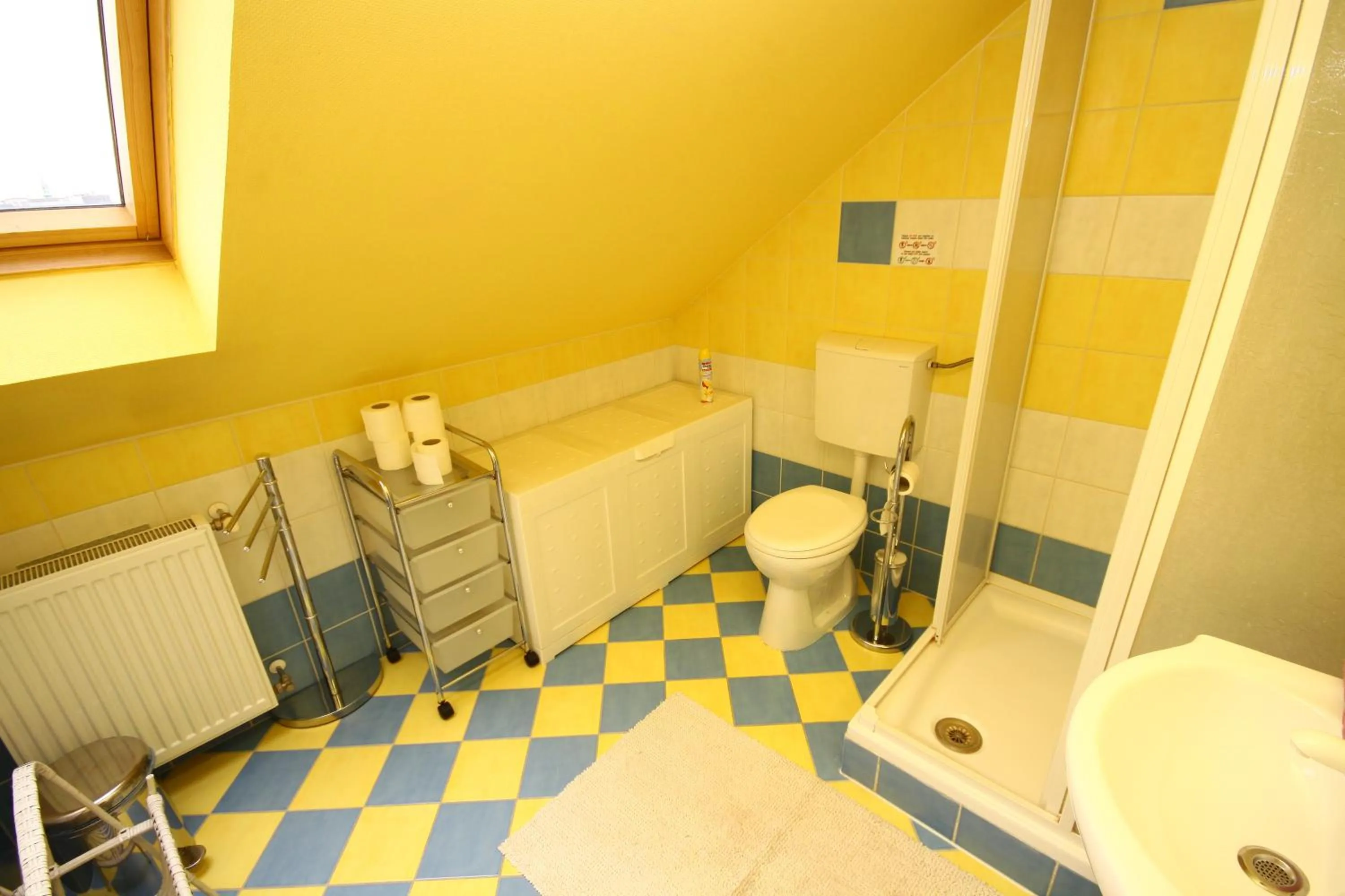 Bathroom in Pal's Hostel and Apartments