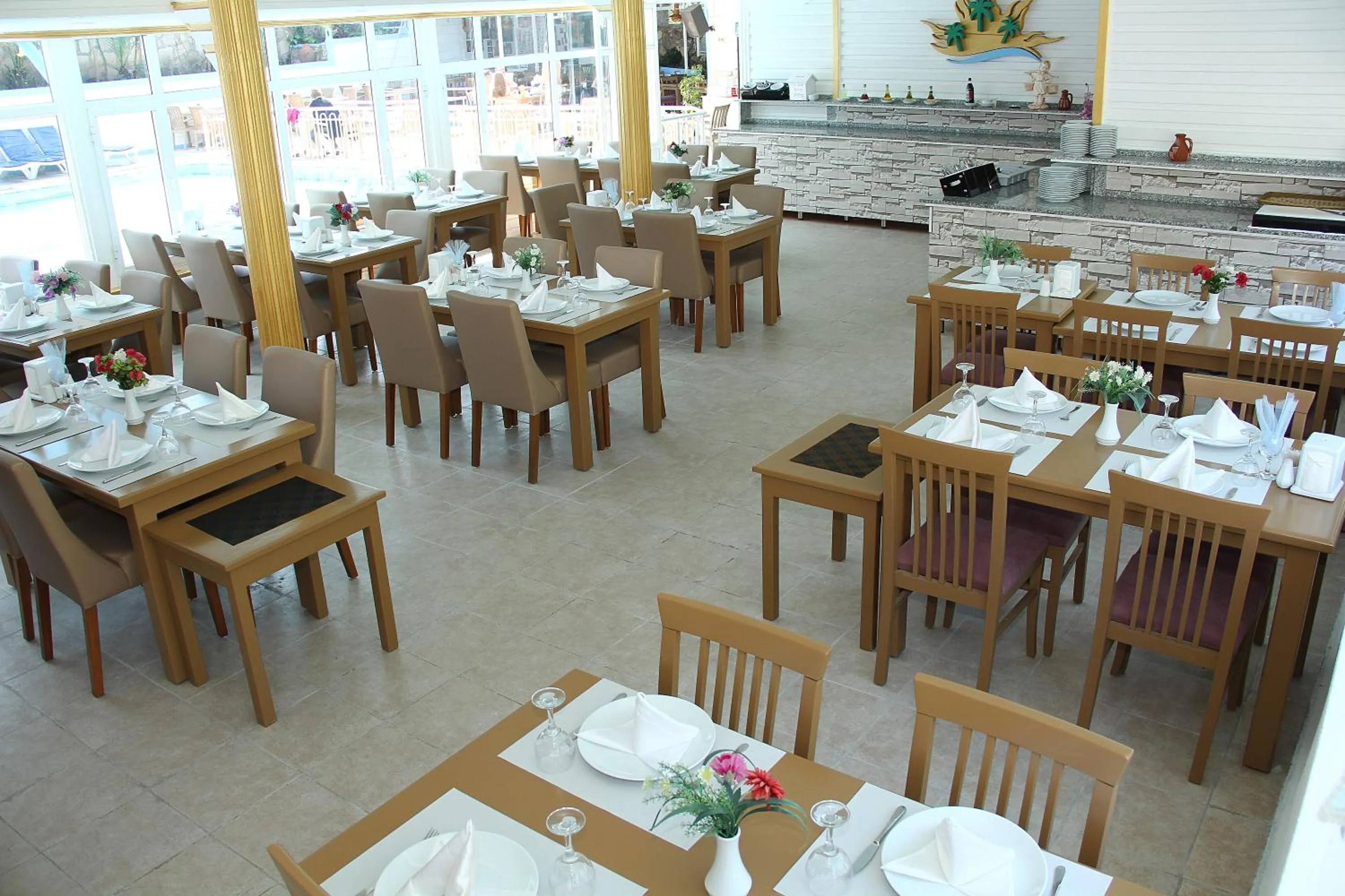 Restaurant/places to eat in Side Temple Hotel