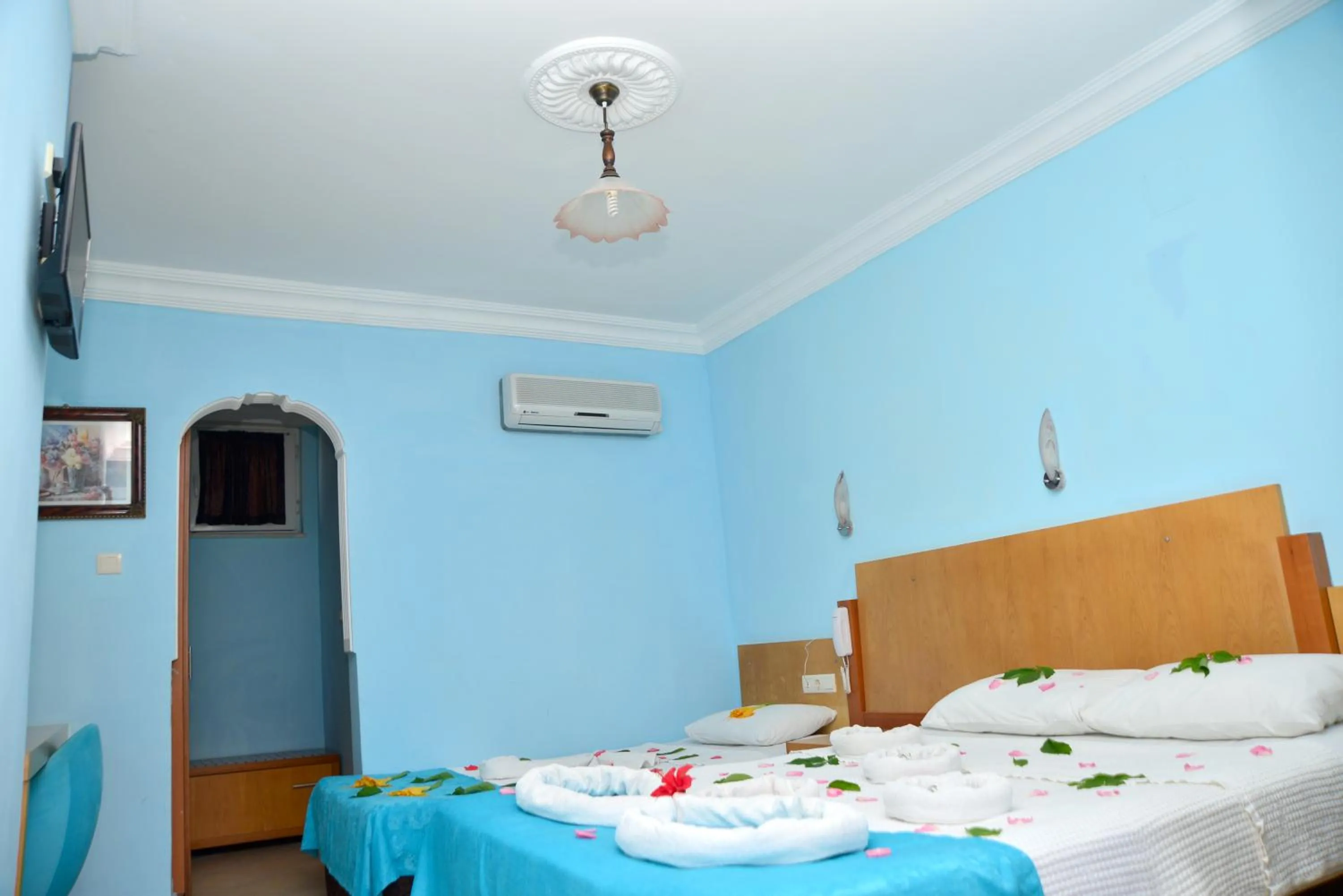 Bed in Side Temple Hotel