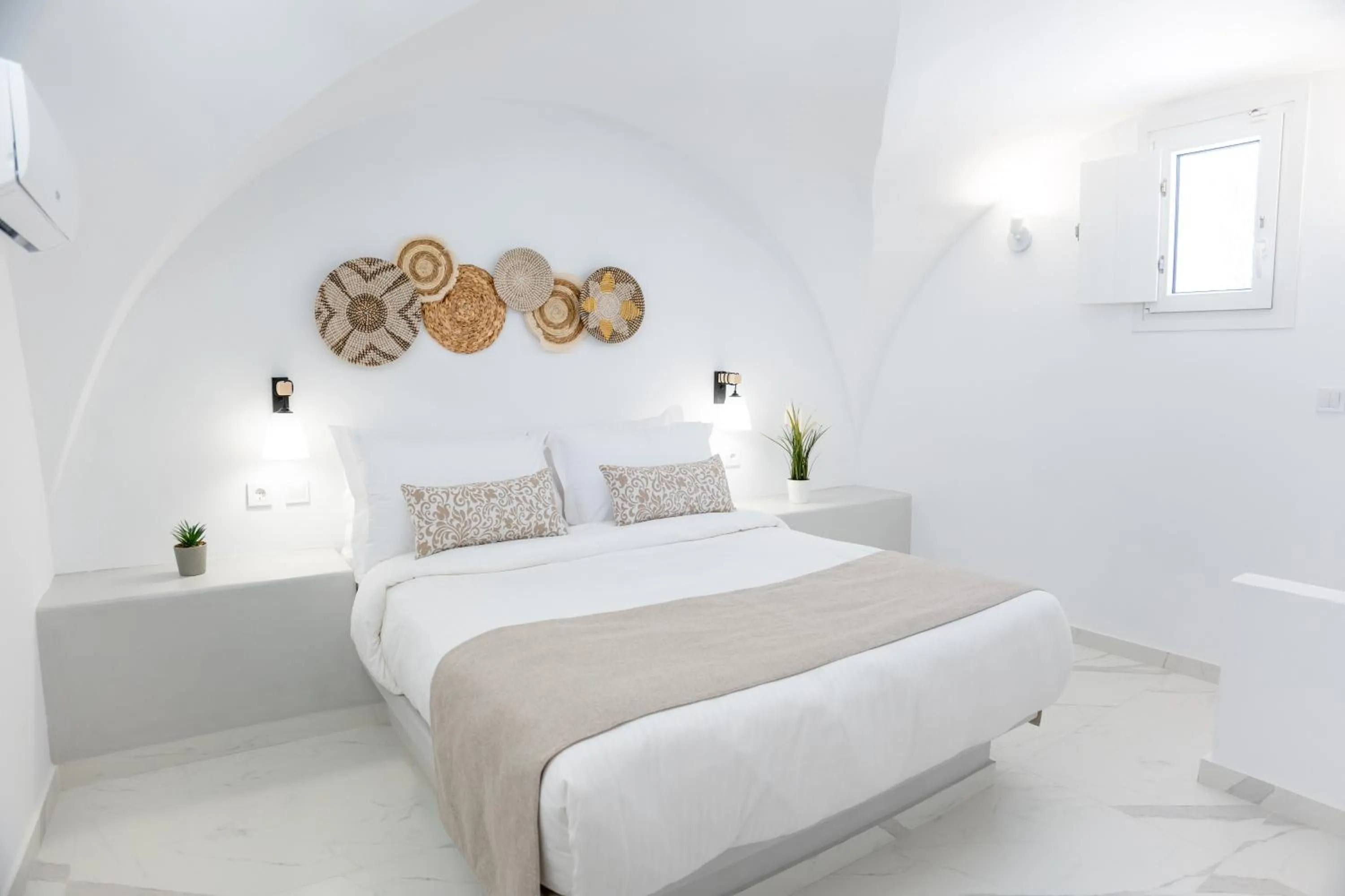 Bed in Kýma Perissa