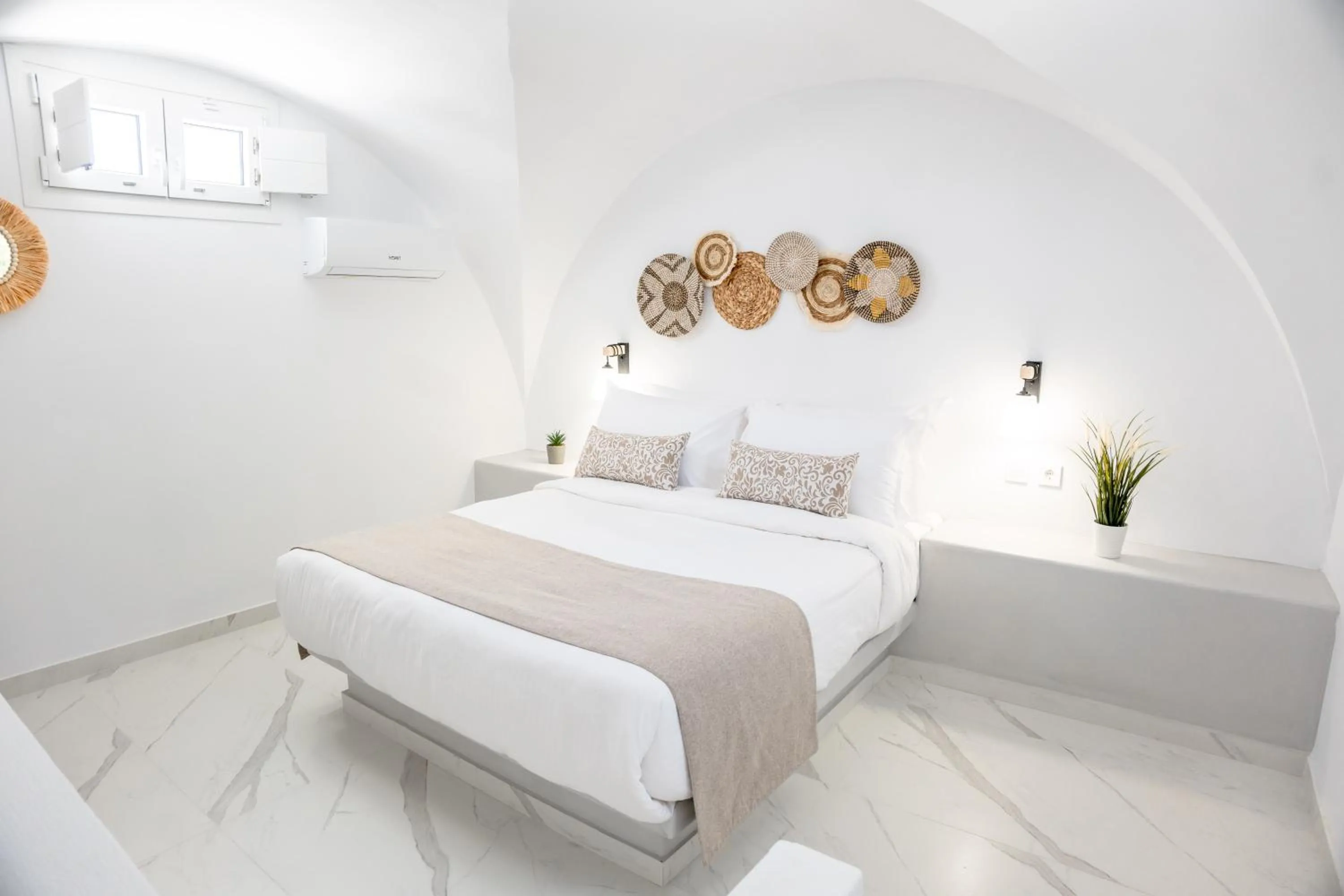 Bed in Kýma Perissa