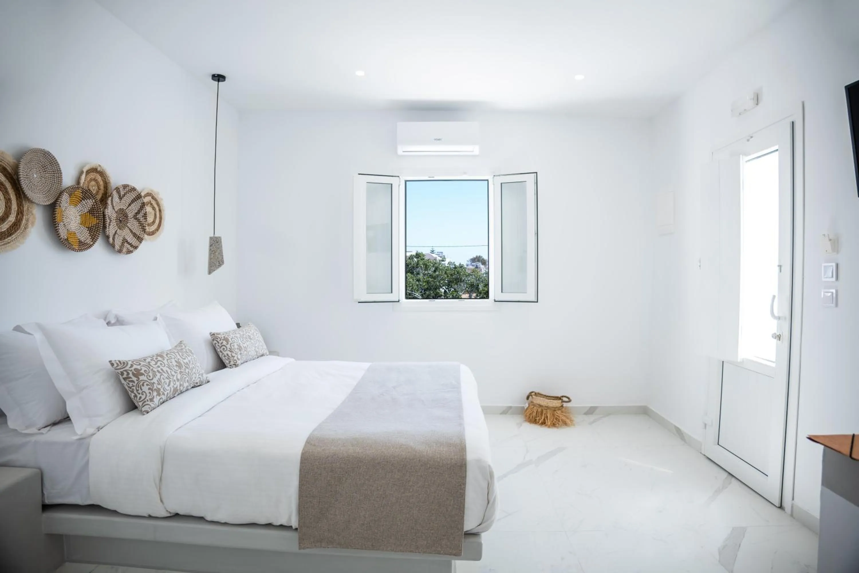 Bed in Kýma Perissa