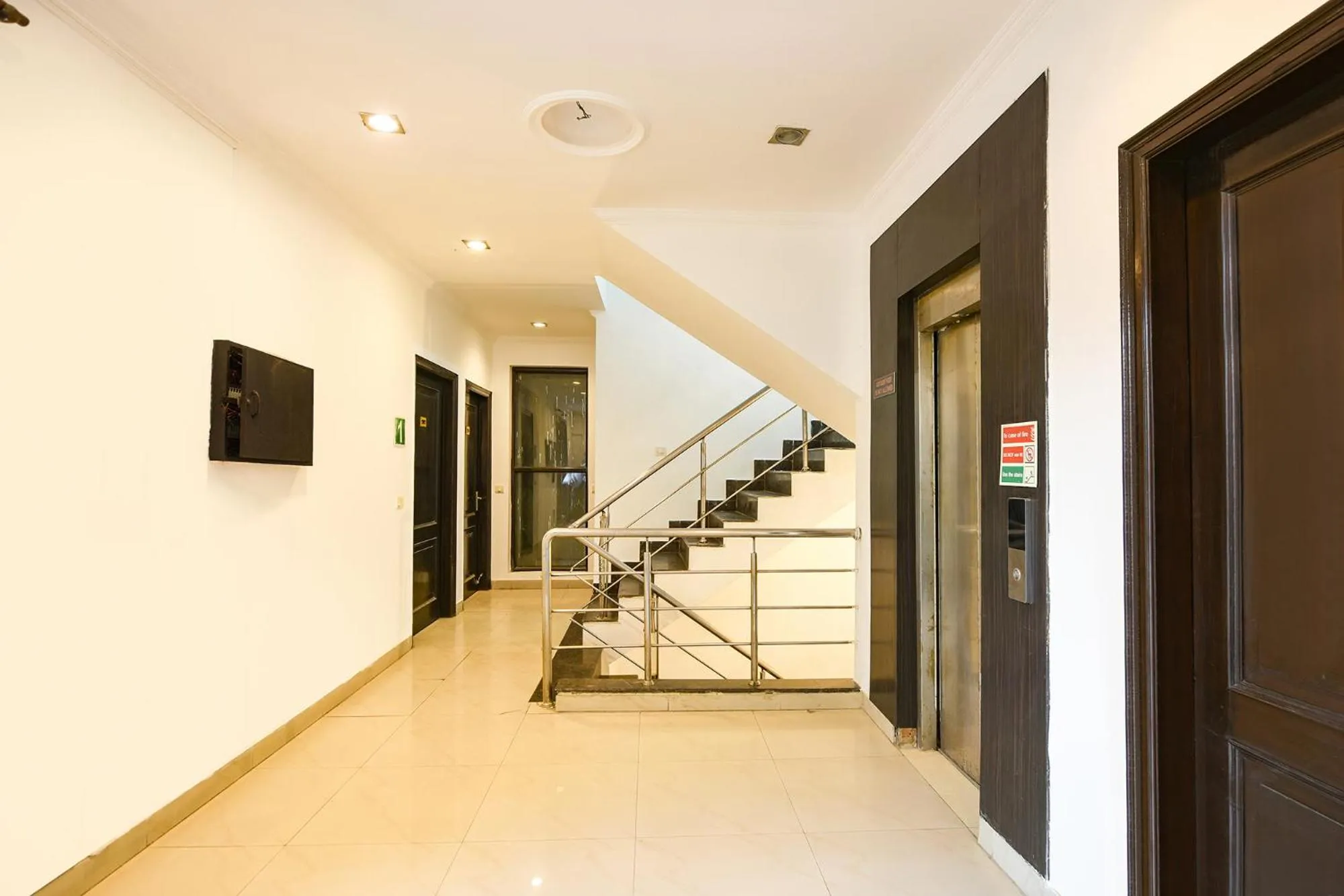 Lobby or reception in FabHotel Velvet Suites Near Millennium City Centre Gurugram