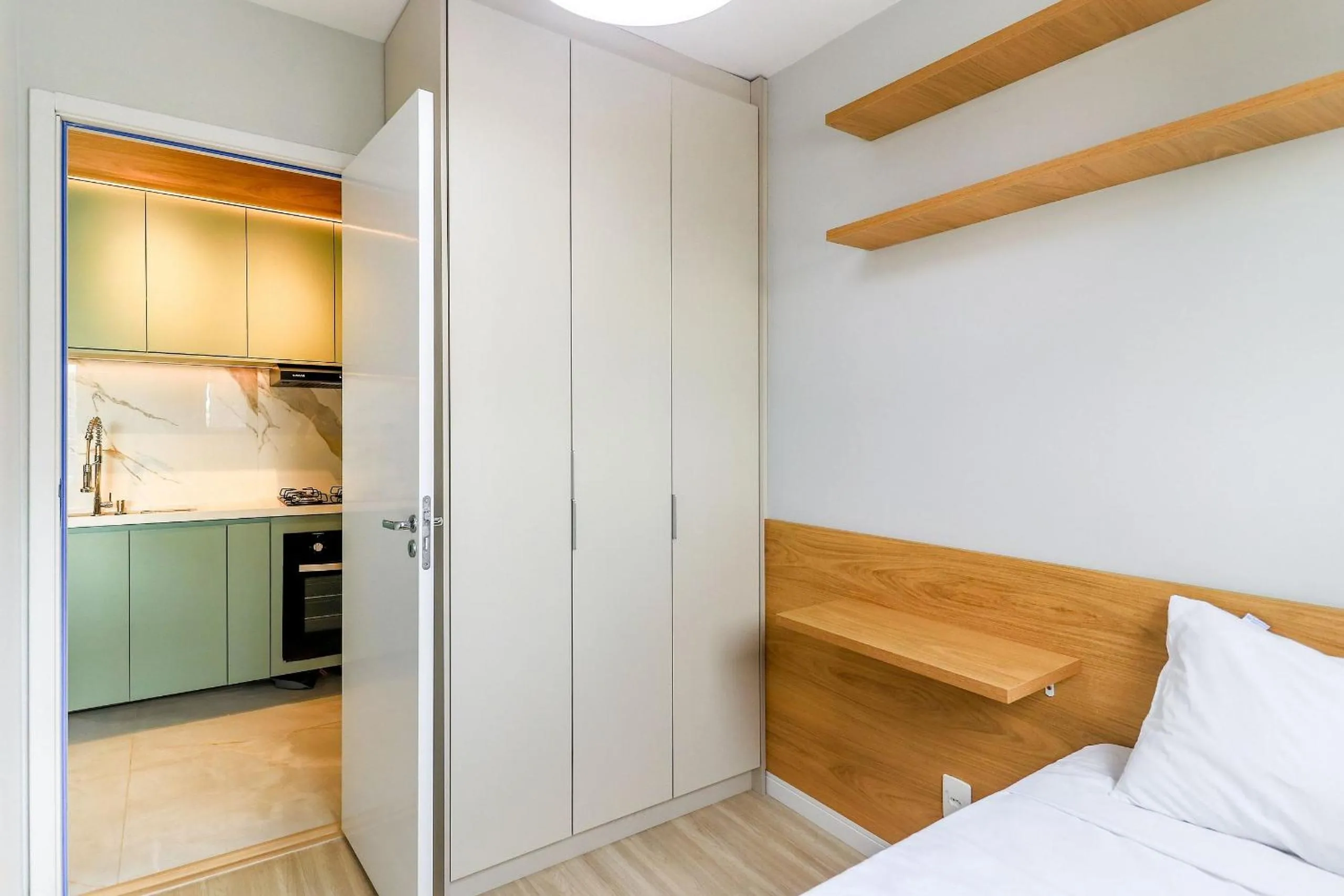 Bedroom, Bed in Composite Moema