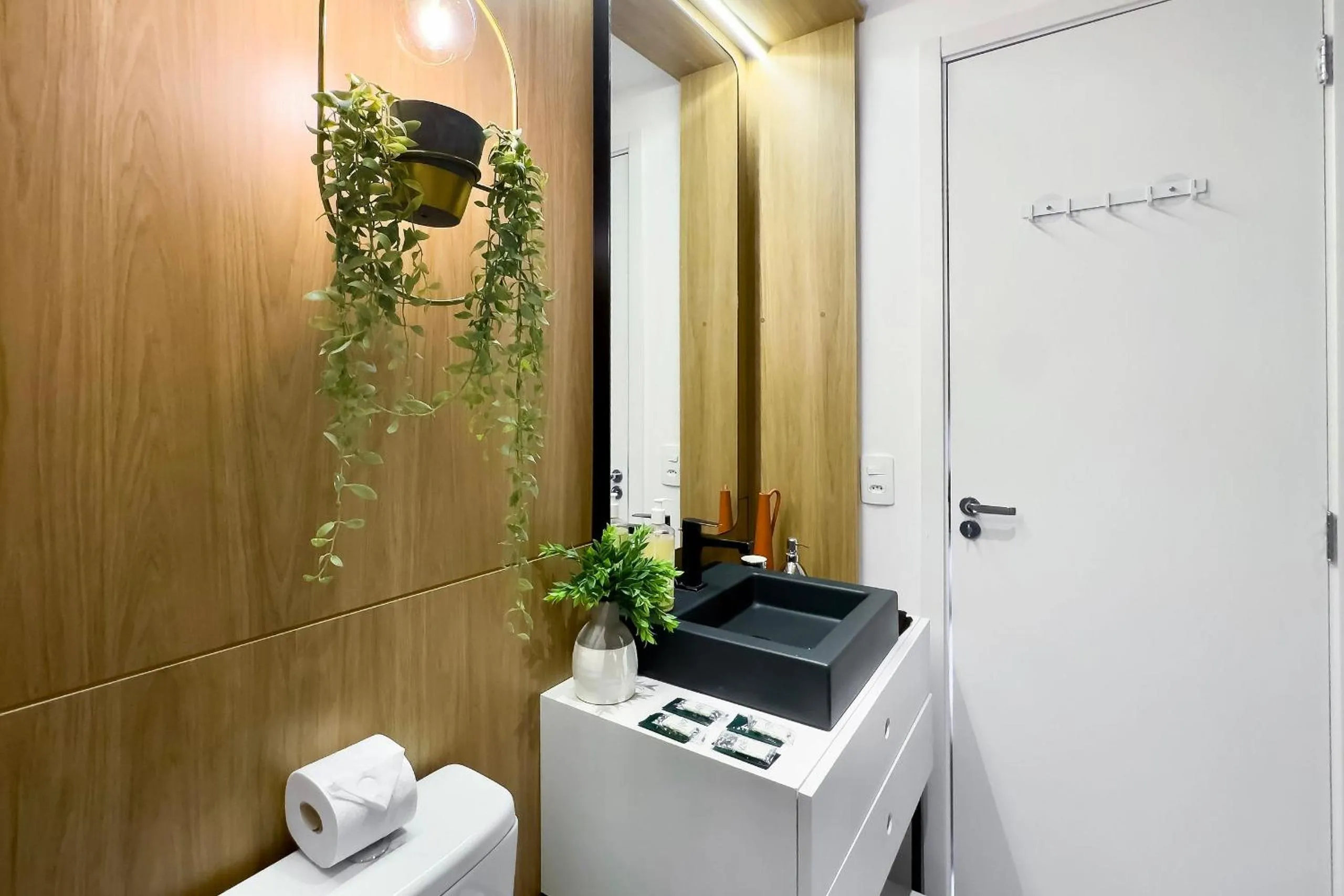 Toilet in Composite Moema