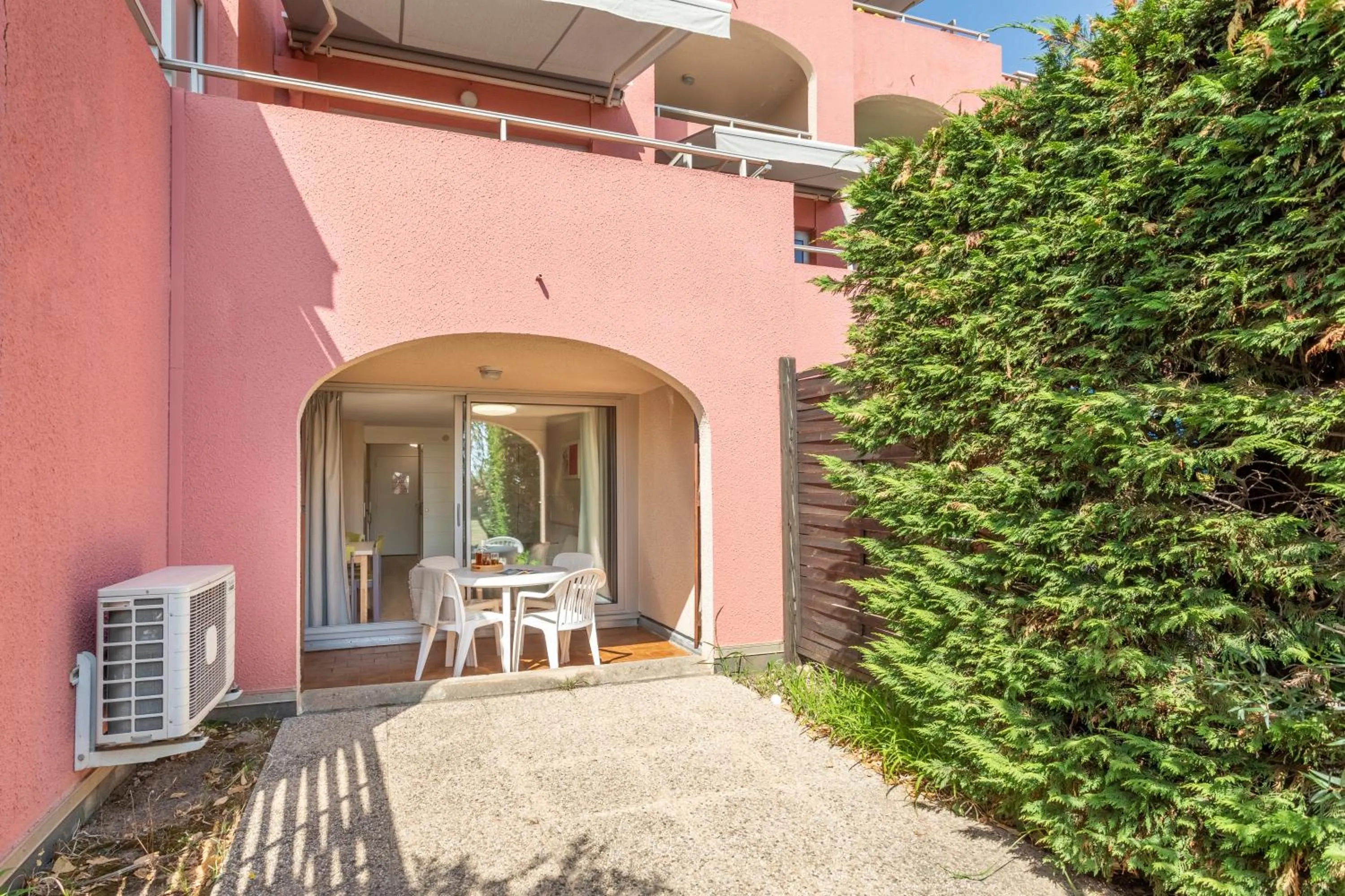 Property building in Résidence Pierre & Vacances Les Jardins de la Côte d'Azur