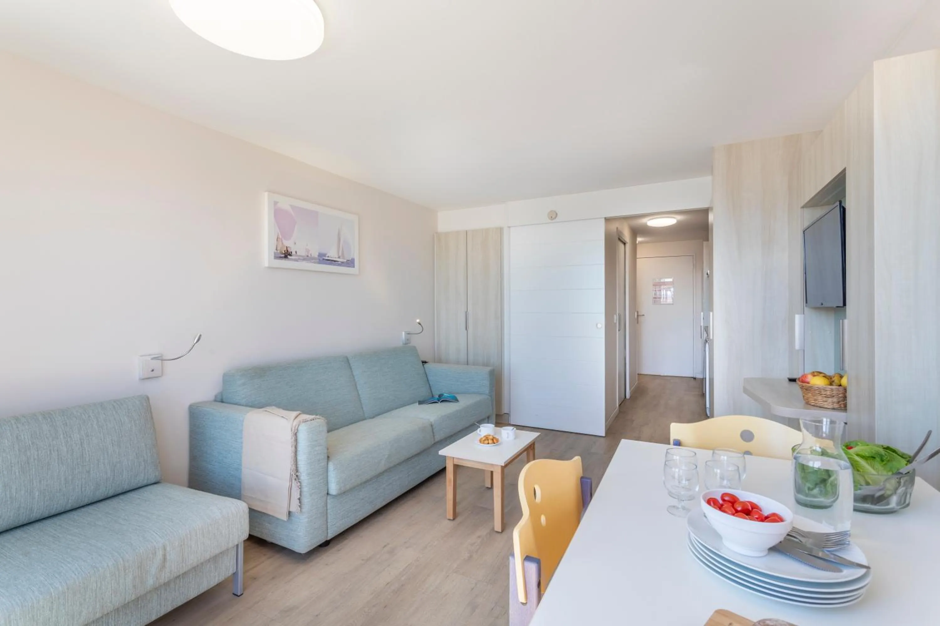 Communal lounge/ TV room in Résidence Pierre & Vacances Les Jardins de la Côte d'Azur