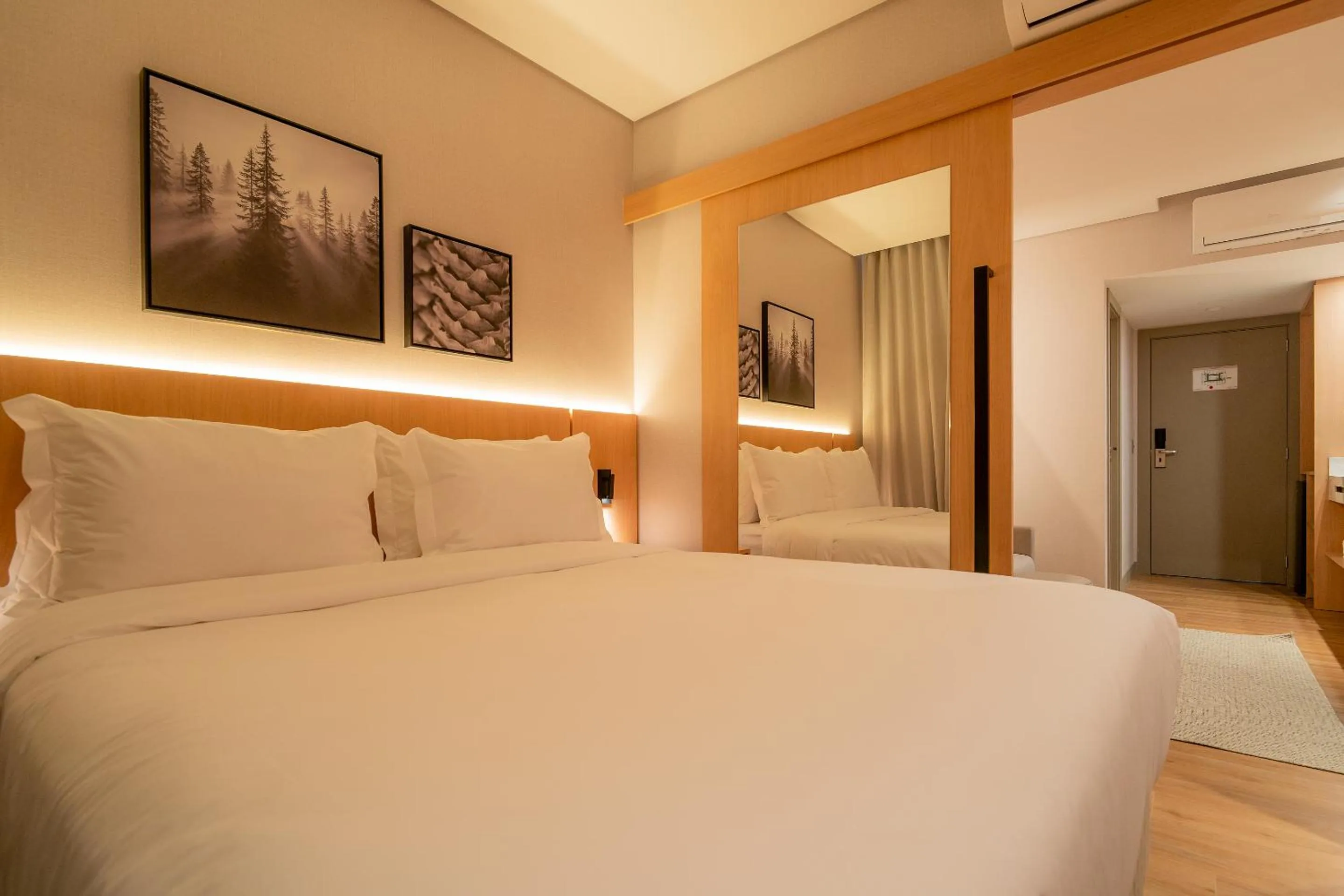 Bedroom, Bed in Golden Tulip Canela OFICIAL