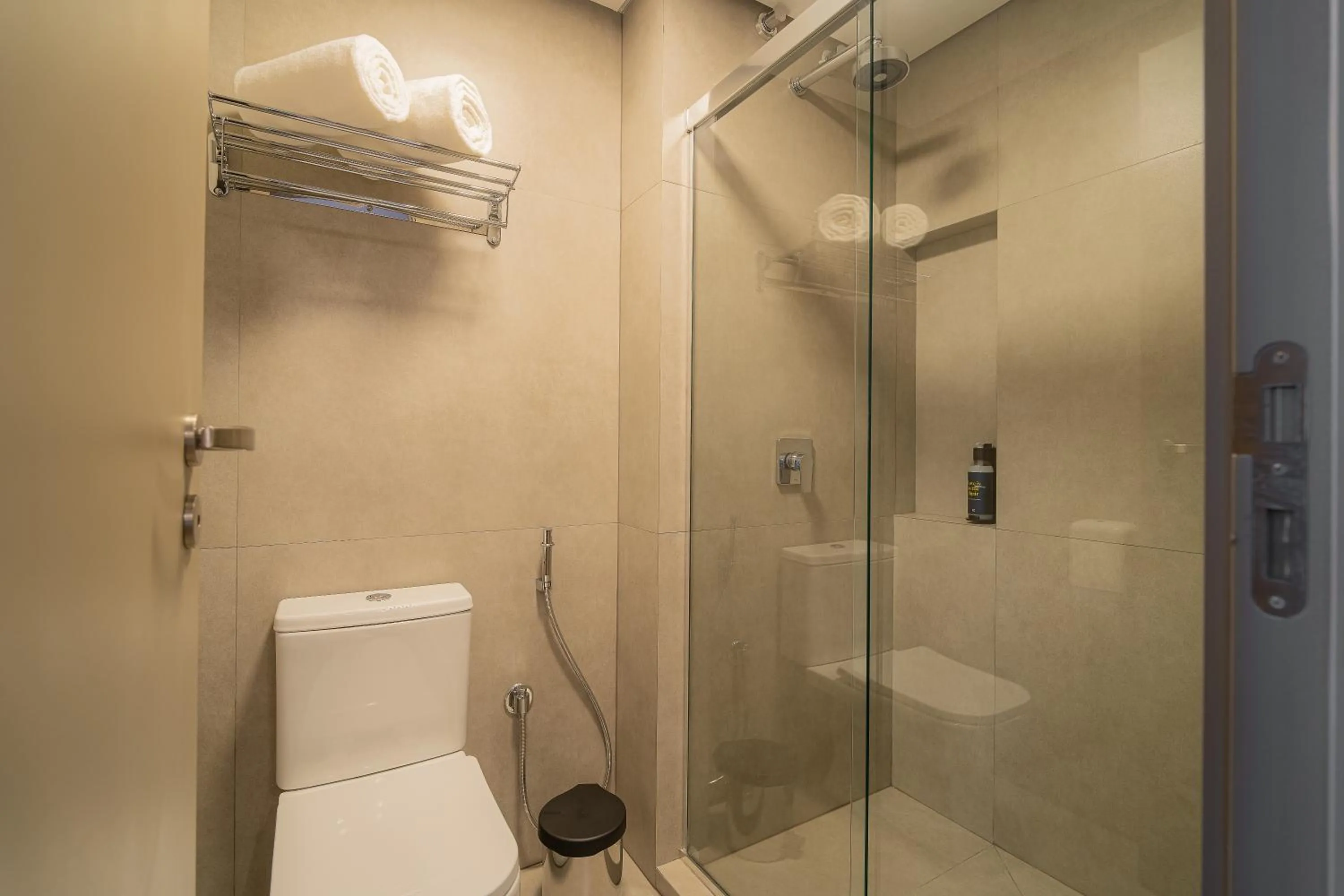 Bathroom in Golden Tulip Canela OFICIAL