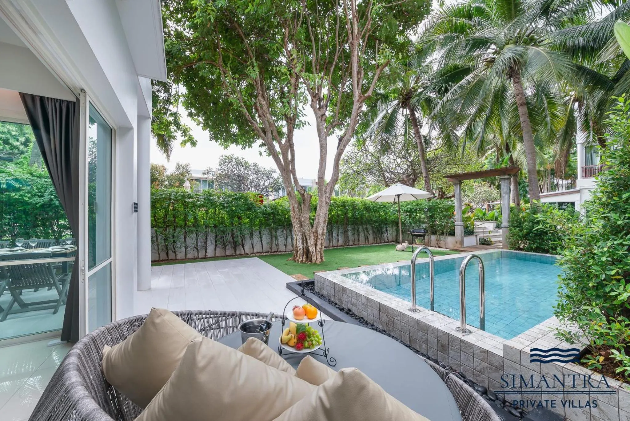 Swimming pool in Simantra Private Villas