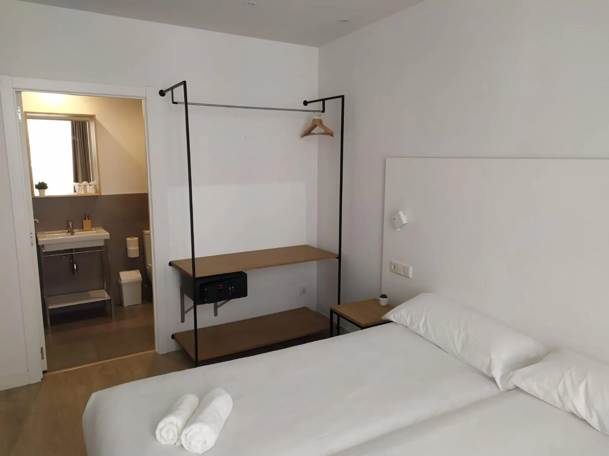 Photo of the whole room, Bed in Pensión Sarriegi