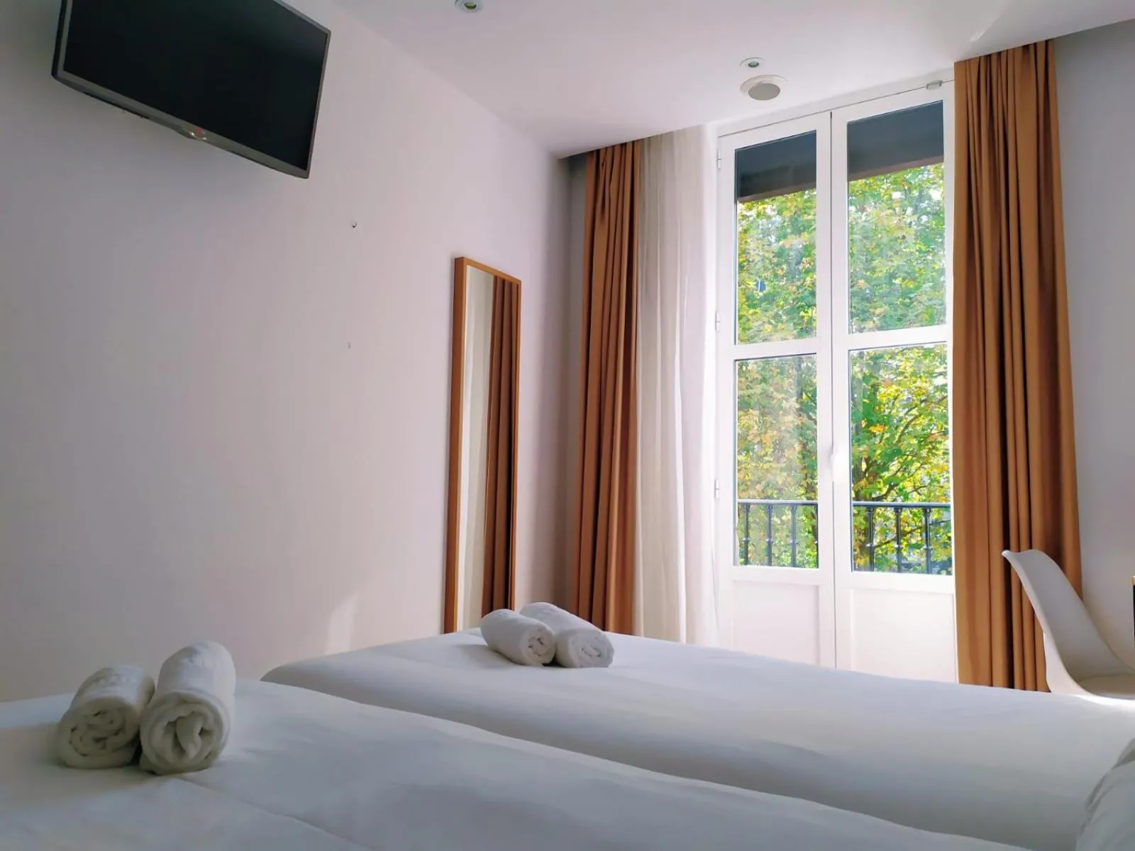 Decorative detail, Bed in Pensión Sarriegi