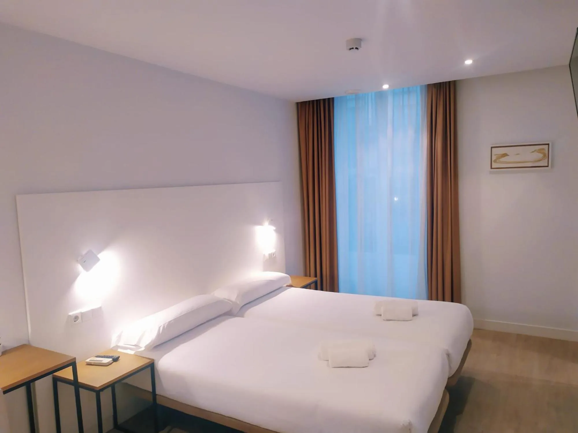 Photo of the whole room, Bed in Pensión Sarriegi