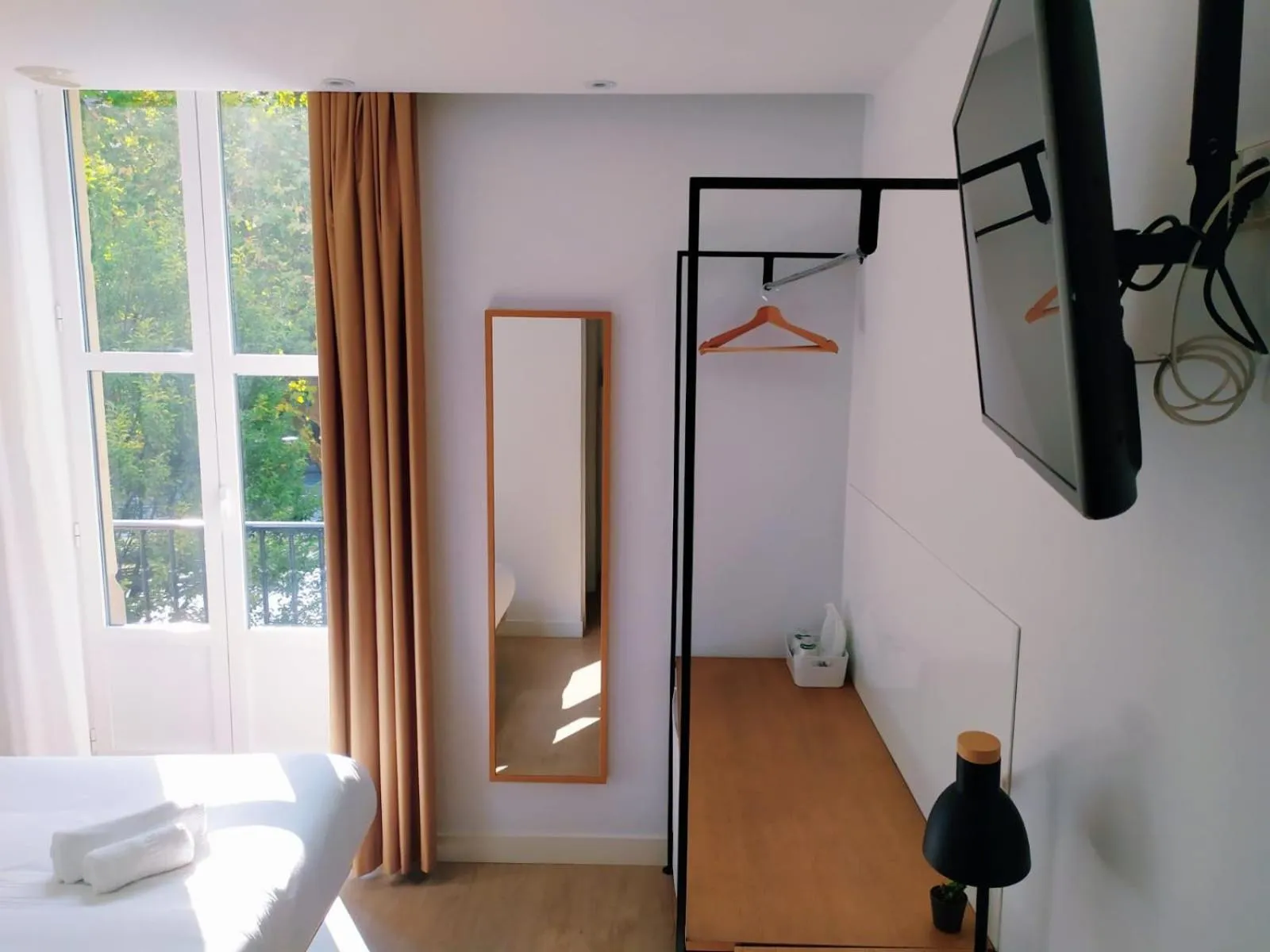 Photo of the whole room, Bed in Pensión Sarriegi