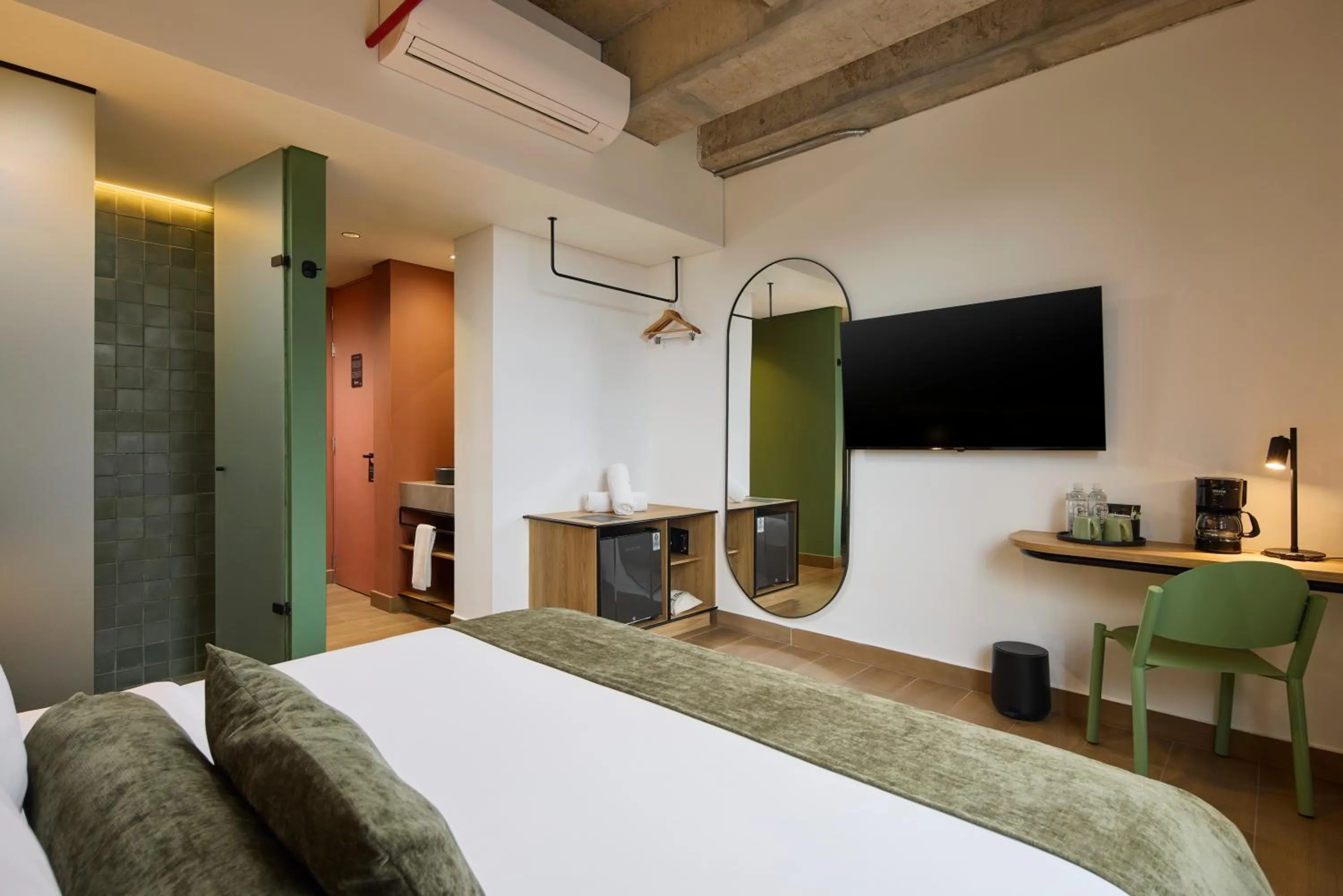 Bed in Hunters Hotel by Jalo