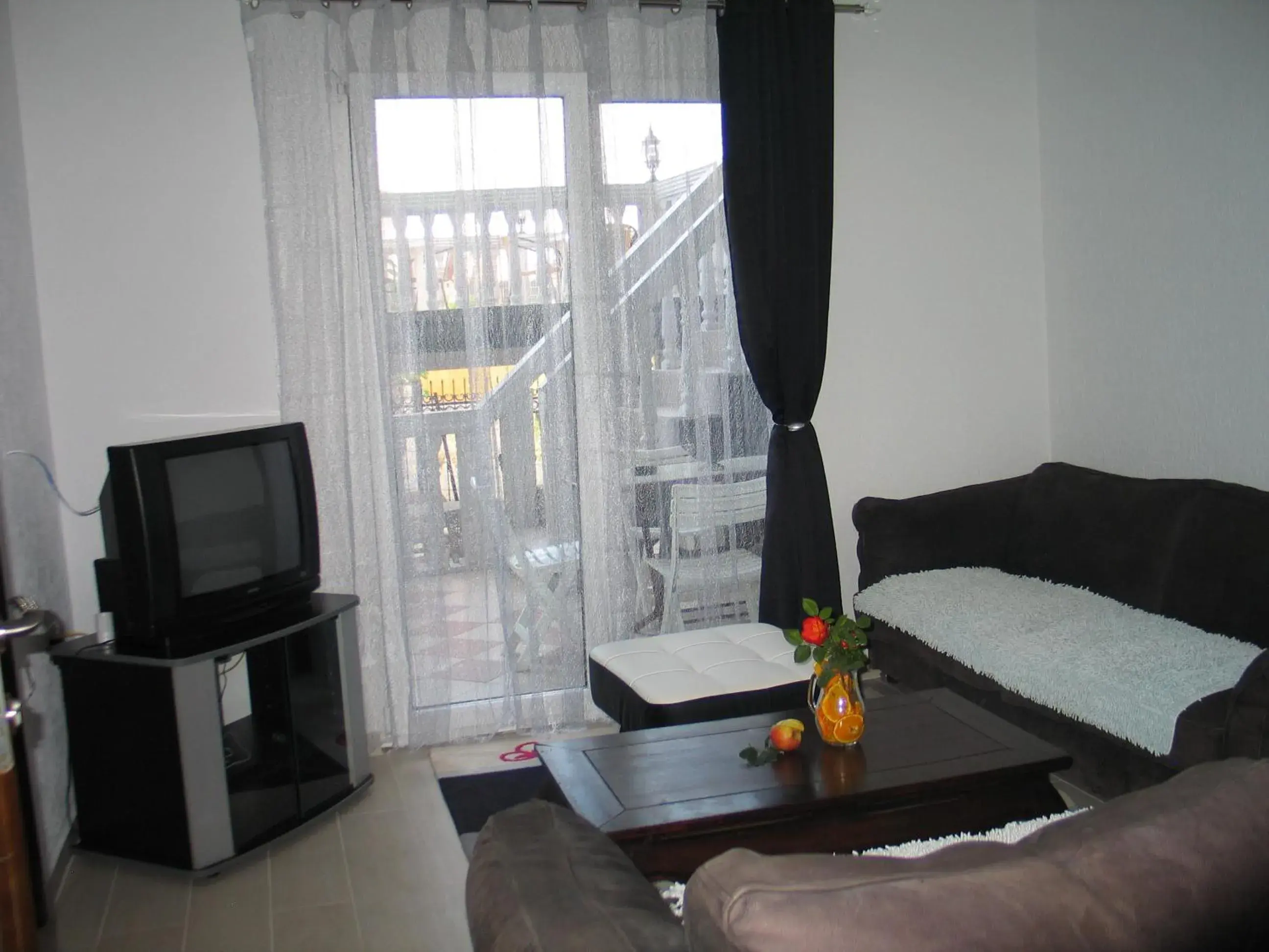 One-Bedroom Apartment with Terrace in Guest House Dena One-Bedroom Apartment with Terrace in Guest House Dena