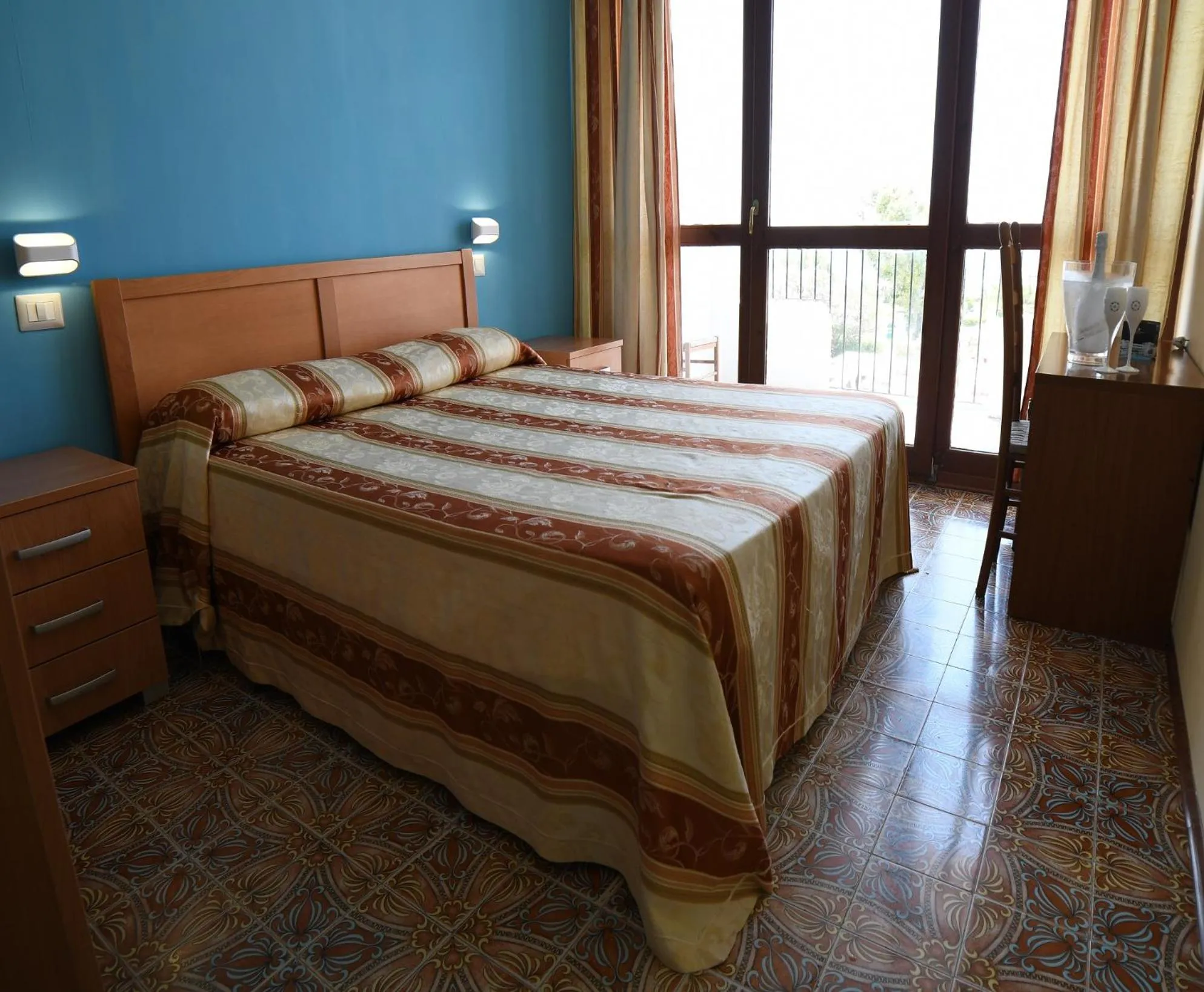 Photo of the whole room, Bed in International Resort