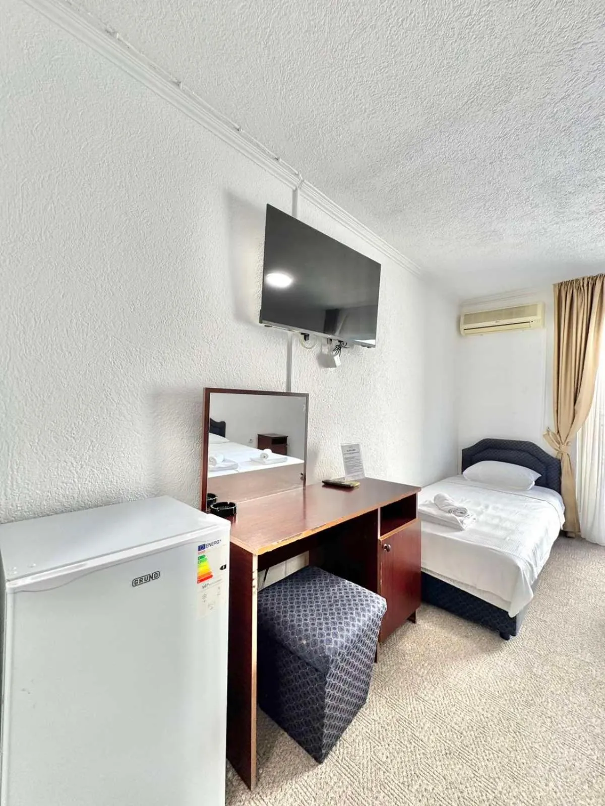 Bed in Hotel Lobo Budva
