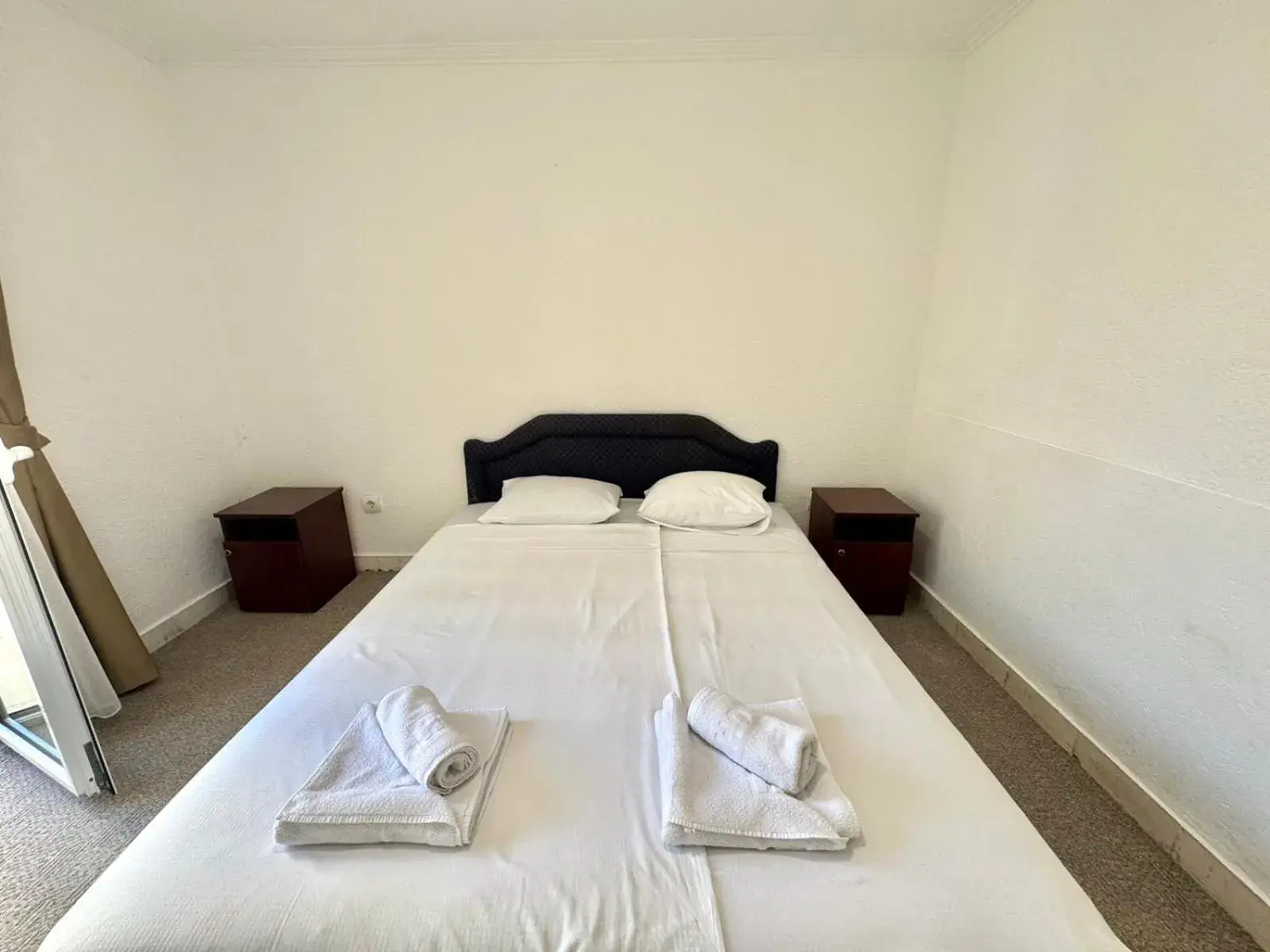 Triple Room with Terrace in Hotel Lobo Budva Triple Room with Terrace in Hotel Lobo Budva