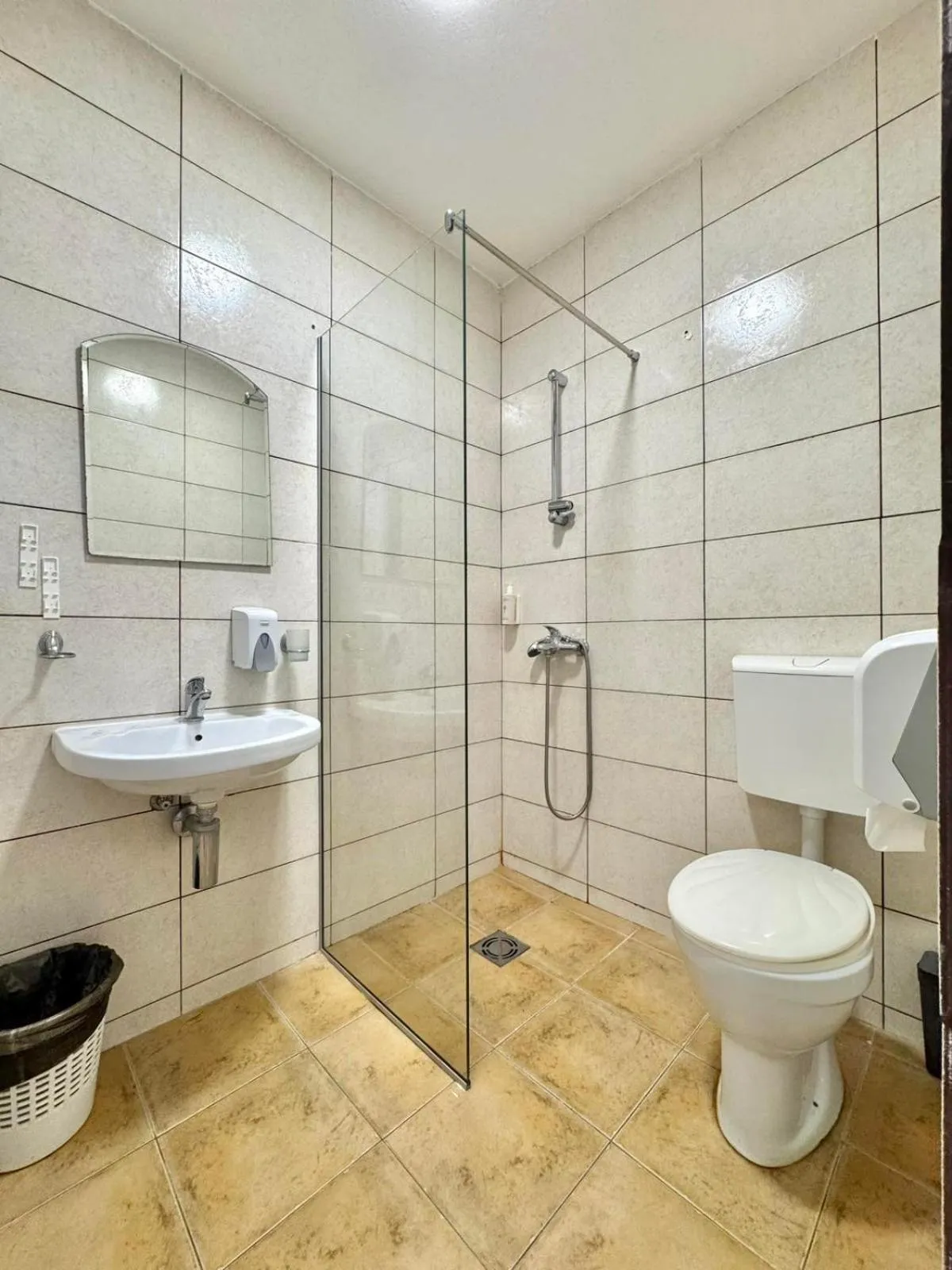 Shower in Hotel Lobo Budva