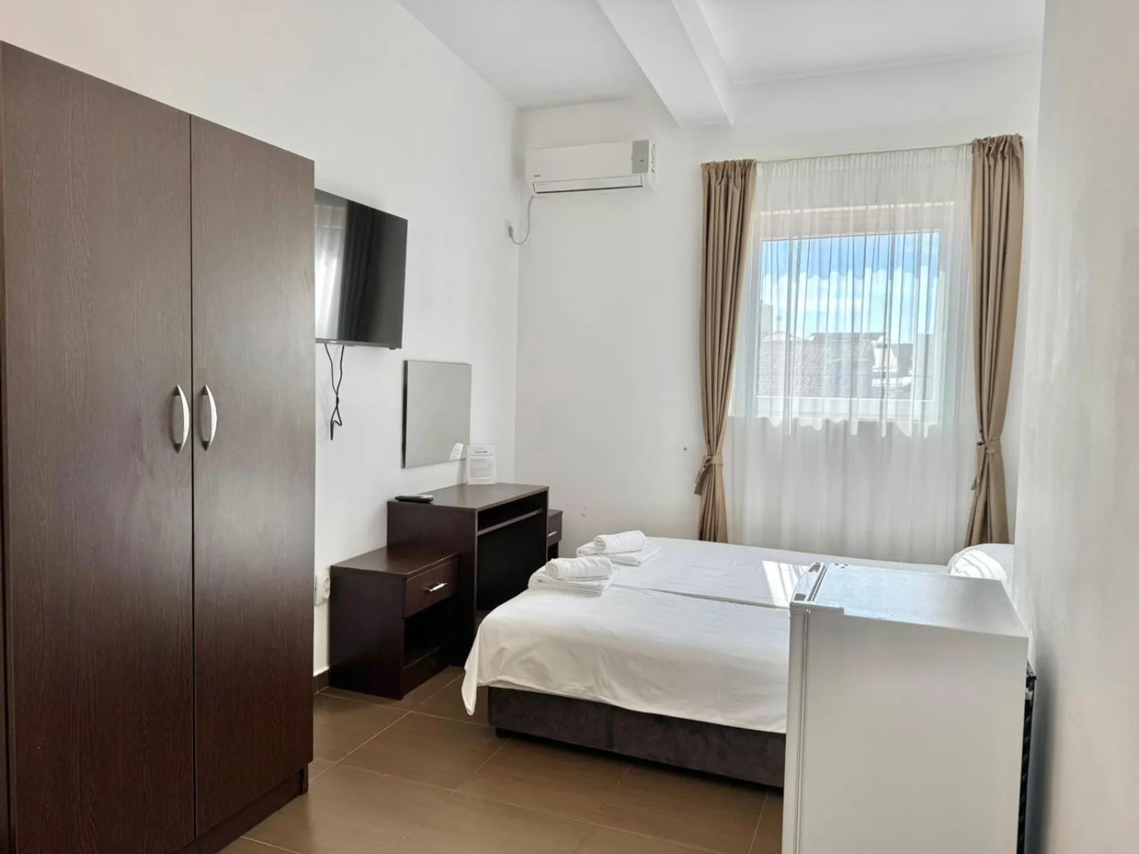 Bed in Hotel Lobo Budva